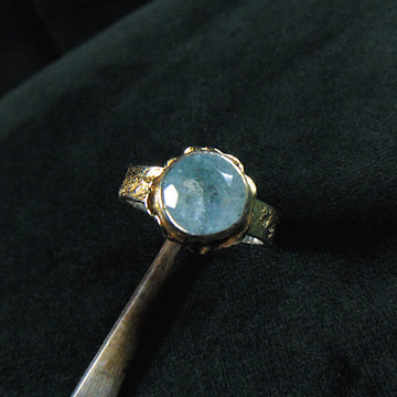 Pierścionek pozłacany z akwamarynem