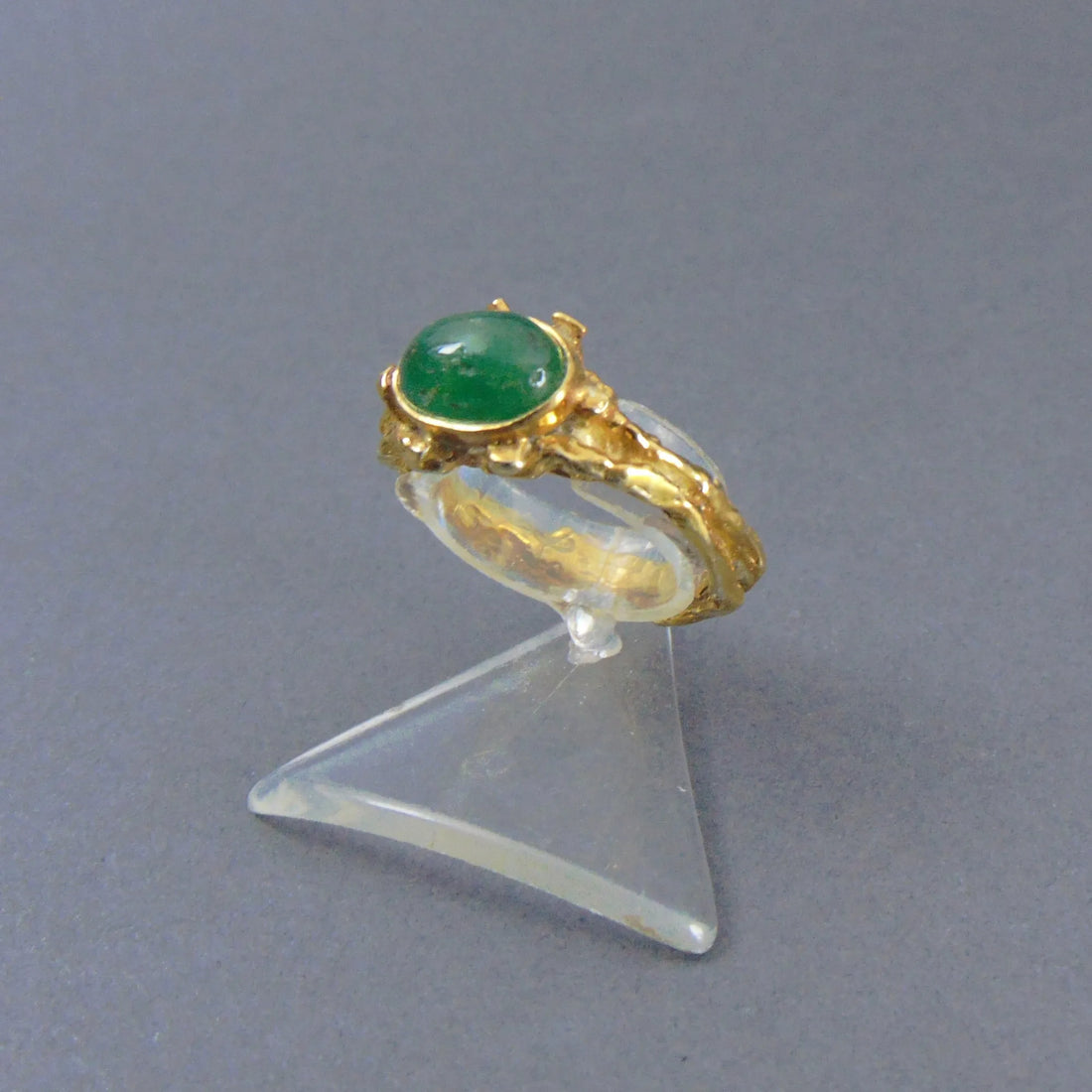 Pierścionek pozłacany Gałązka ze szmaragdem - EPIR Art Jewellery&Gemstone