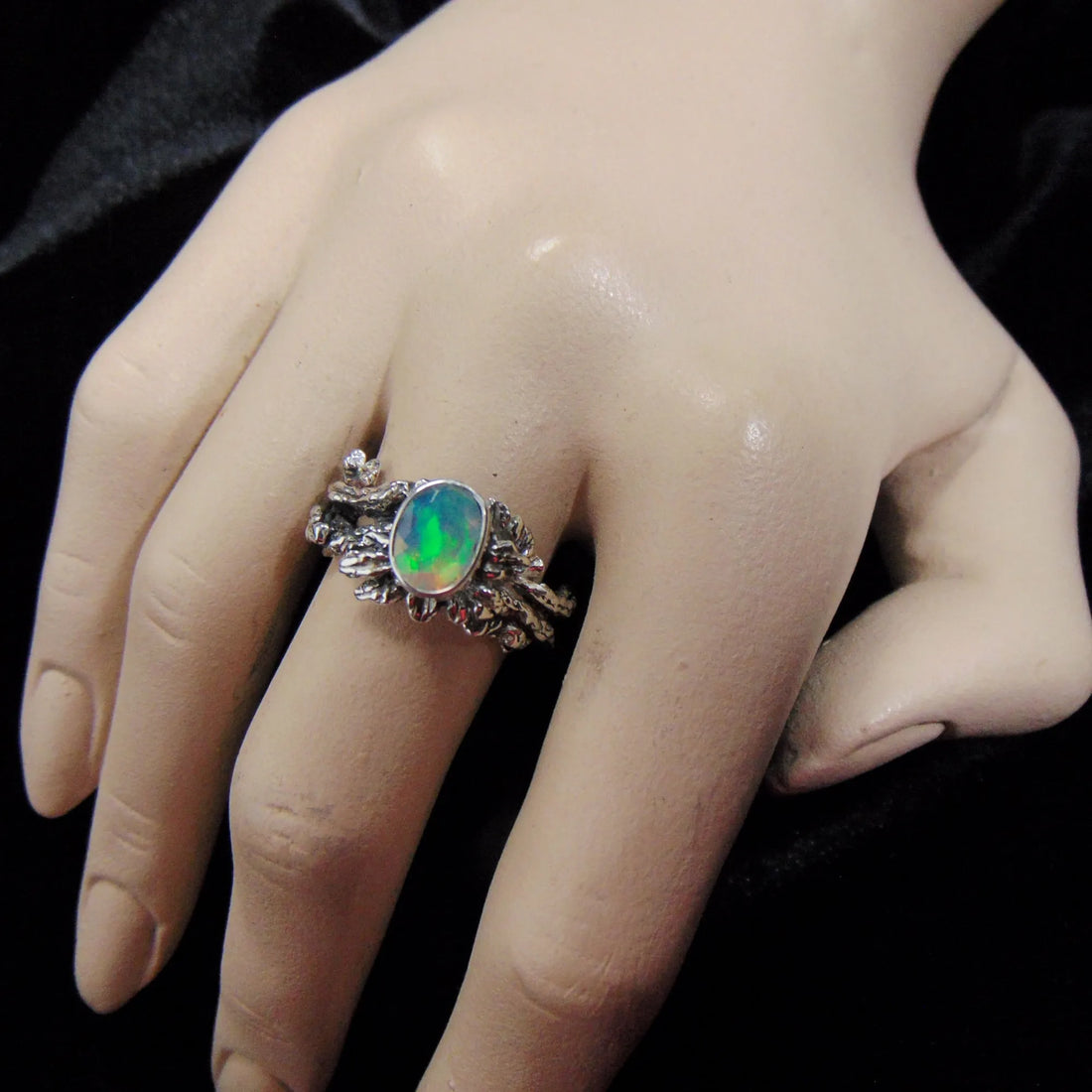 Pierścionek srebrny z opalem z kolekcji "Kwitnące Gałązki" - EPIR Art Jewellery&Gemstone