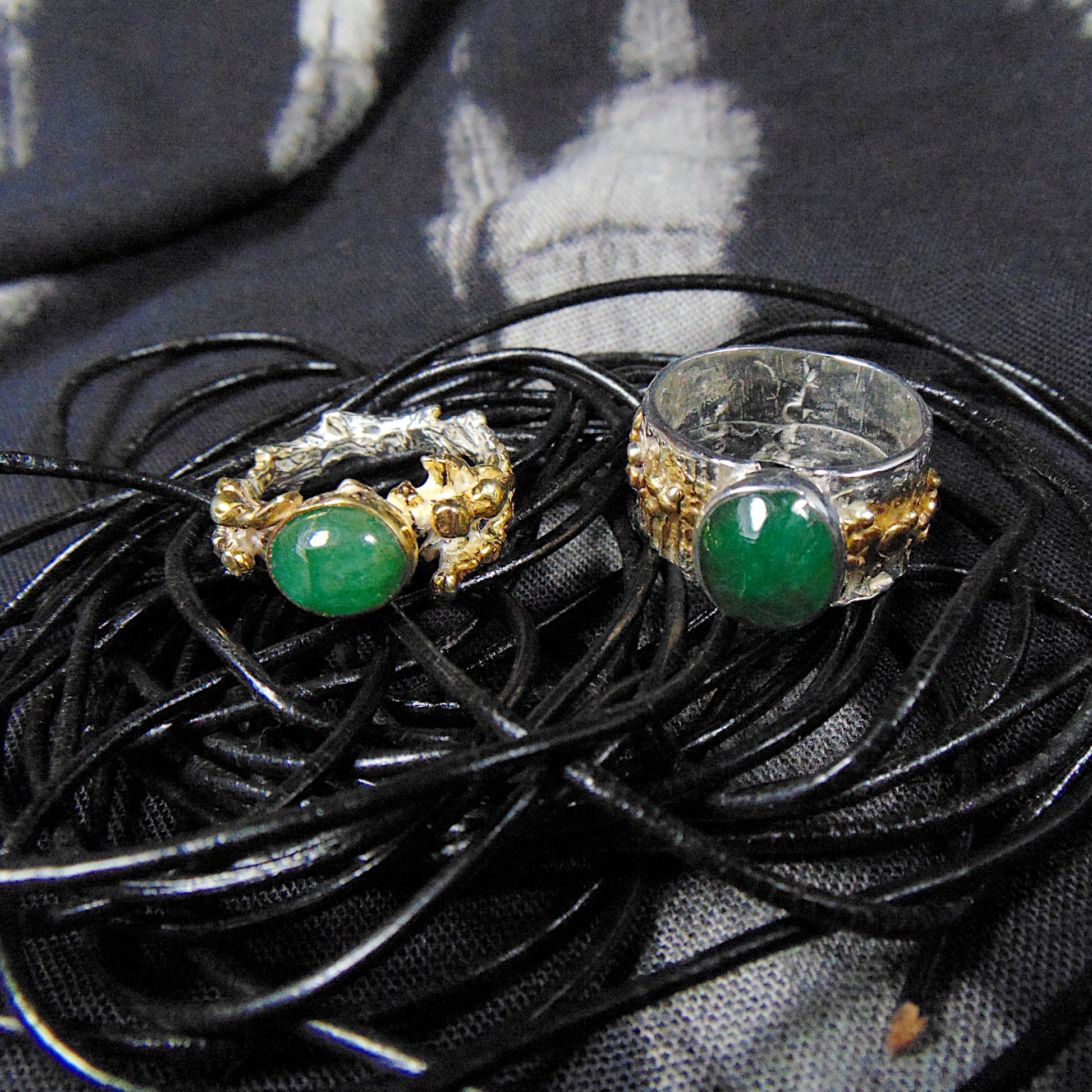 Pozłacany pierścionek "Gałązki" ze szmaragdem brazylijskim - EPIR Art Jewellery&Gemstone