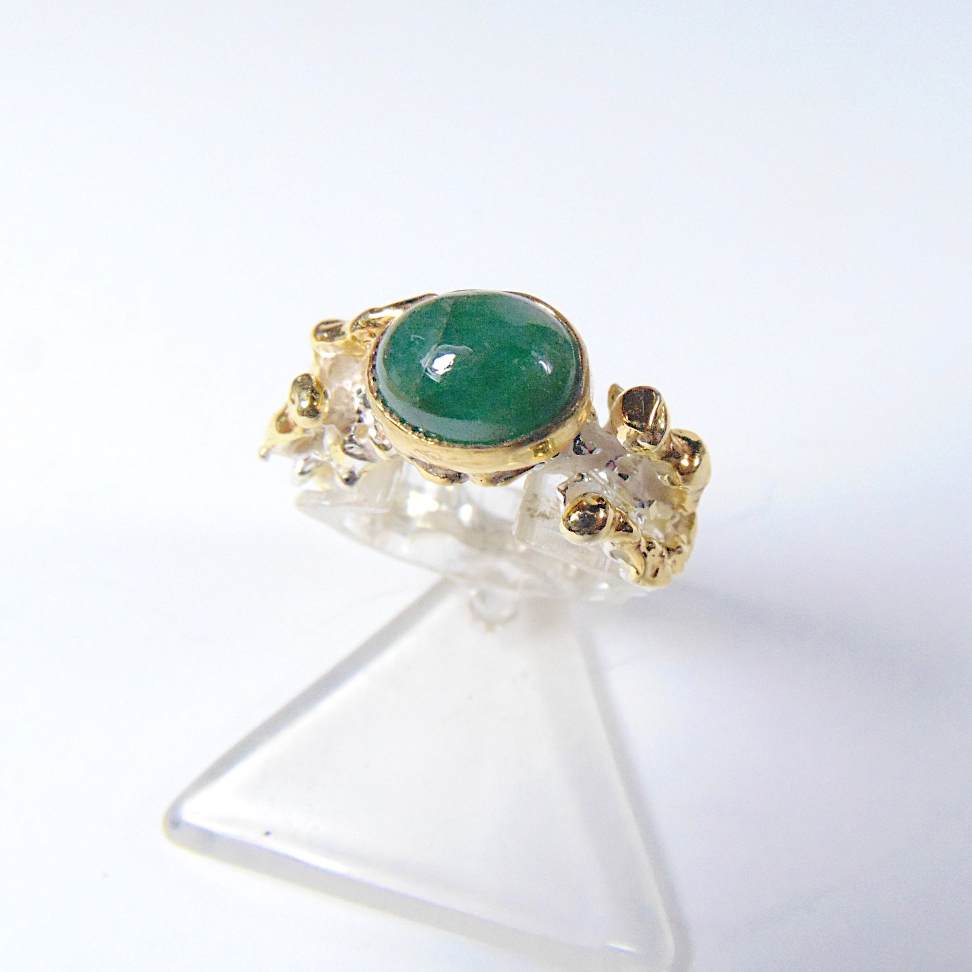 Pozłacany pierścionek "Gałązki" ze szmaragdem brazylijskim - EPIR Art Jewellery&Gemstone