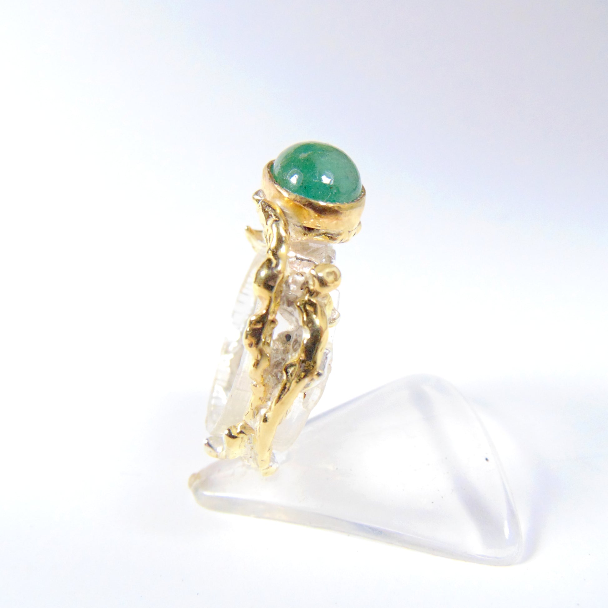 Pozłacany pierścionek "Gałązki" ze szmaragdem brazylijskim - EPIR Art Jewellery&Gemstone