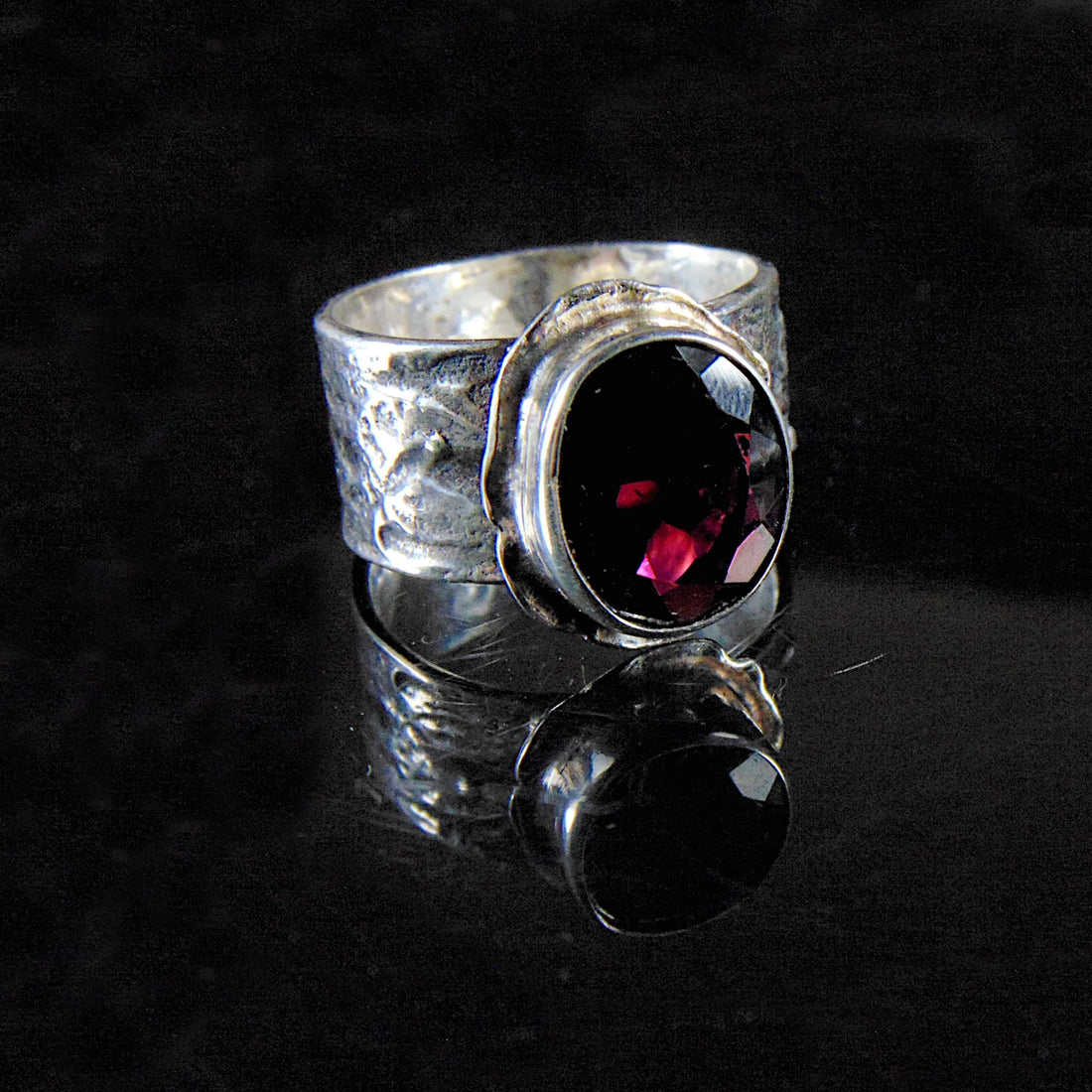 Szeroka obrączka z granatem - EPIR Art Jewellery&Gemstone