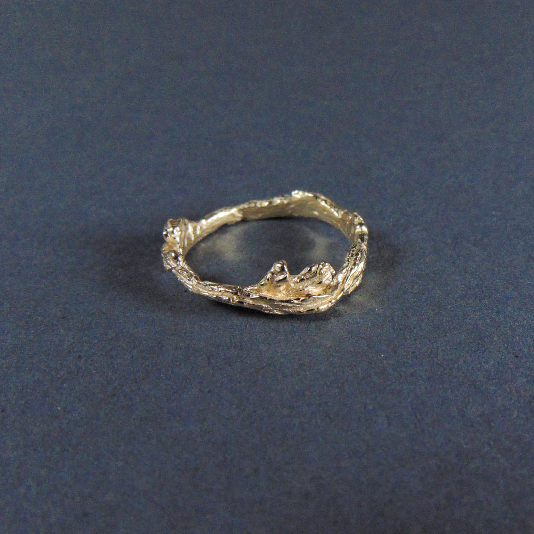 Złota Obrączka z Ręcznie Rzeźbionym Wzorem "Gałązka" - EPIR Art Jewellery&Gemstone