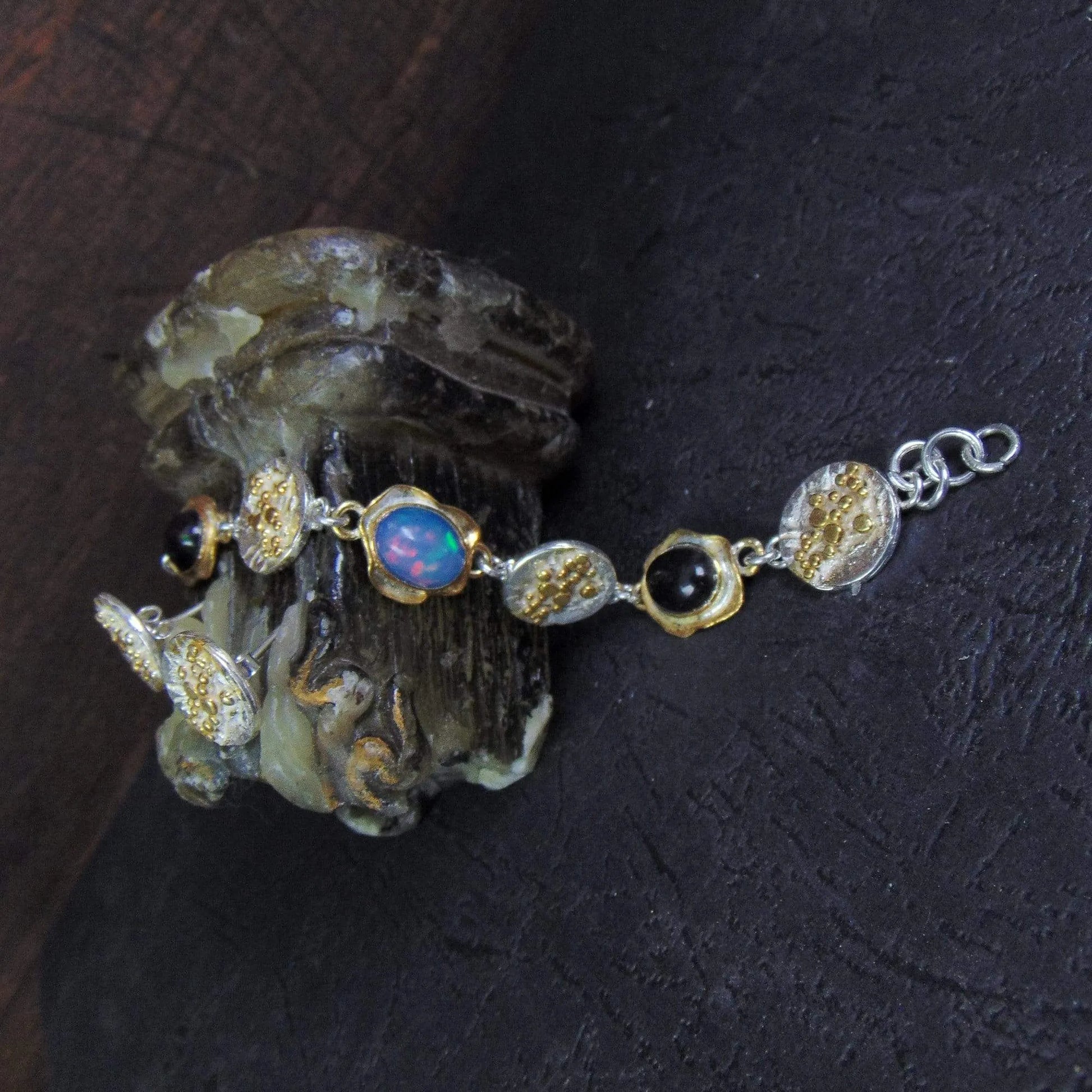 Bransoletka z niebieskimi i czarnymi opalami - EPIR Art Jewellery&Gemstone