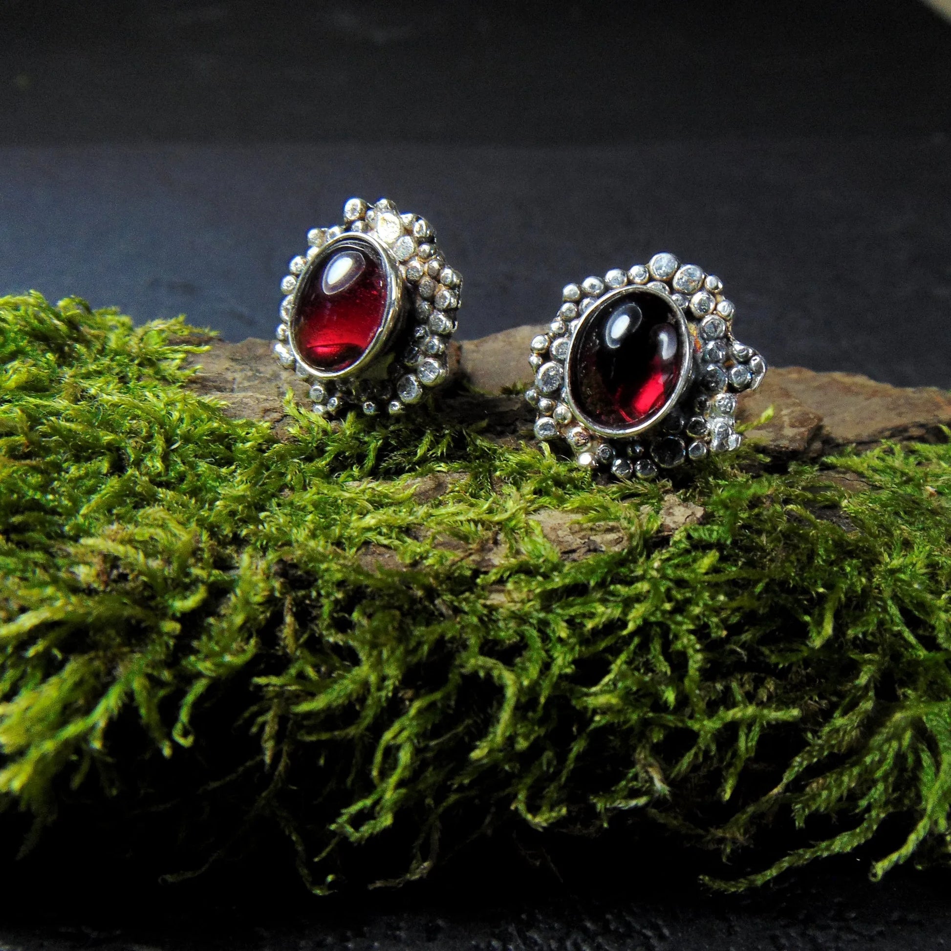 Kolczyki Srebrne Sztyfty z Naturalnymi Granatami Gwiezdny Pył - EPIR Art Jewellery&Gemstone
