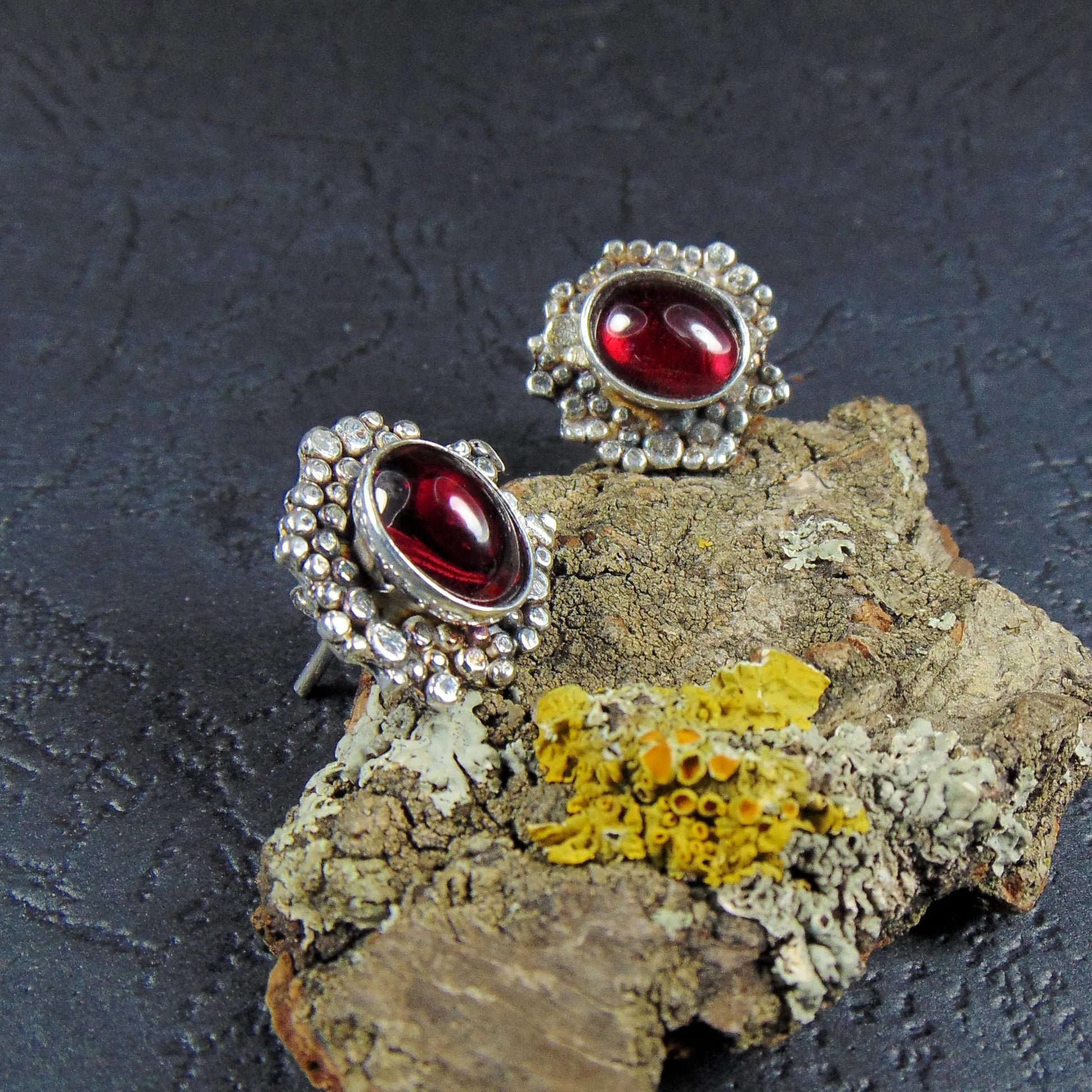 Kolczyki Srebrne Sztyfty z Naturalnymi Granatami Gwiezdny Pył - EPIR Art Jewellery&Gemstone