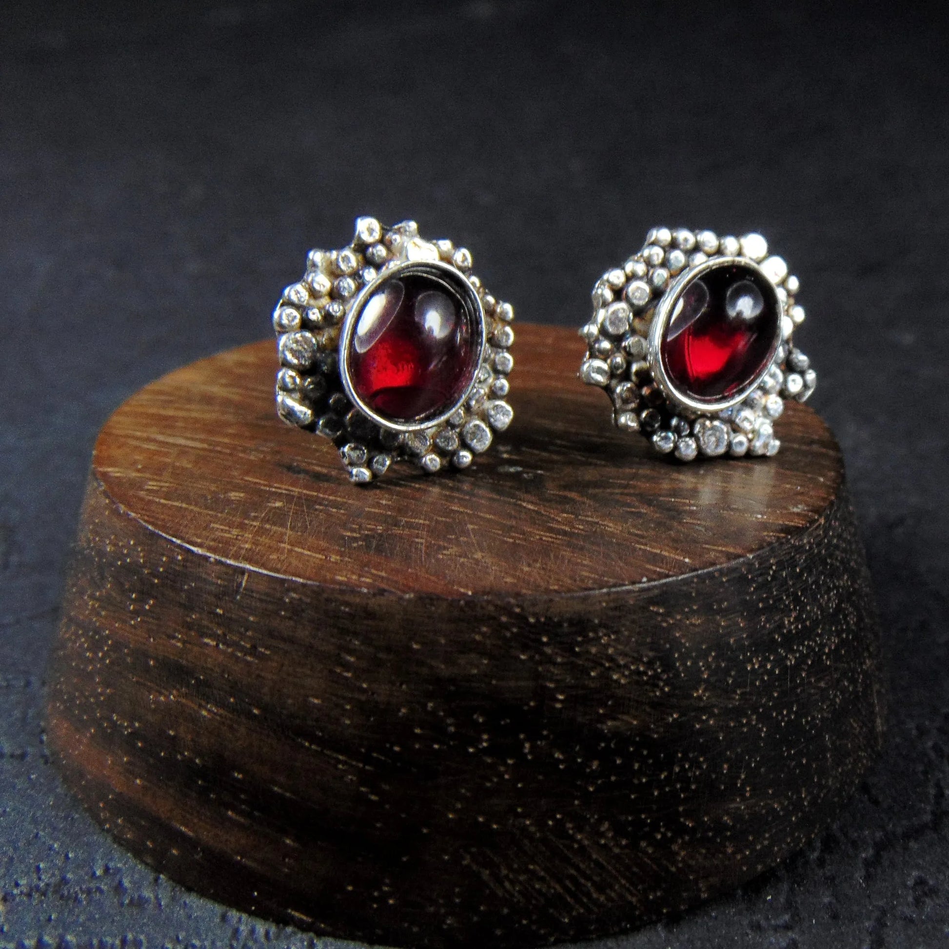 Kolczyki Srebrne Sztyfty z Naturalnymi Granatami Gwiezdny Pył - EPIR Art Jewellery&Gemstone