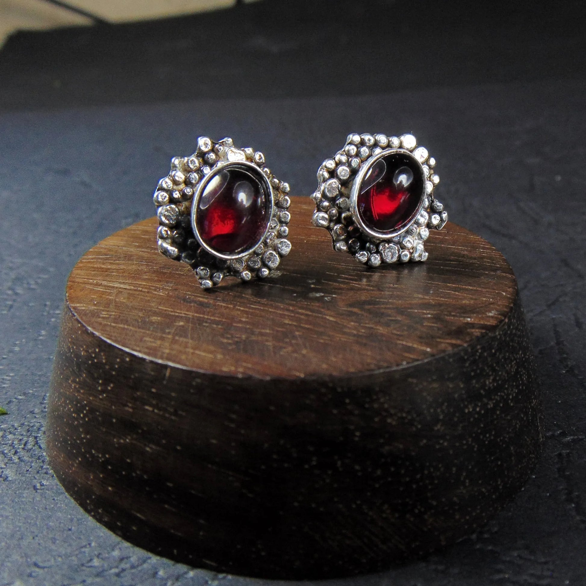 Kolczyki Srebrne Sztyfty z Naturalnymi Granatami Gwiezdny Pył - EPIR Art Jewellery&Gemstone