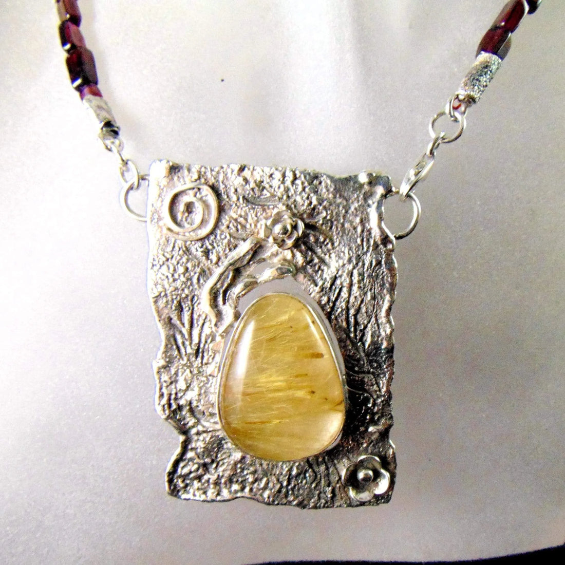 Kwarc rutylowy i naszyjnik z granatów - EPIR Art Jewellery&Gemstone