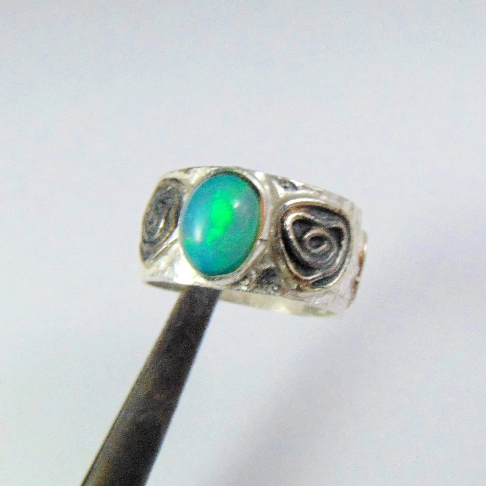 Obrączka Róże z Zielonym Opalem - EPIR Art Jewellery&Gemstone