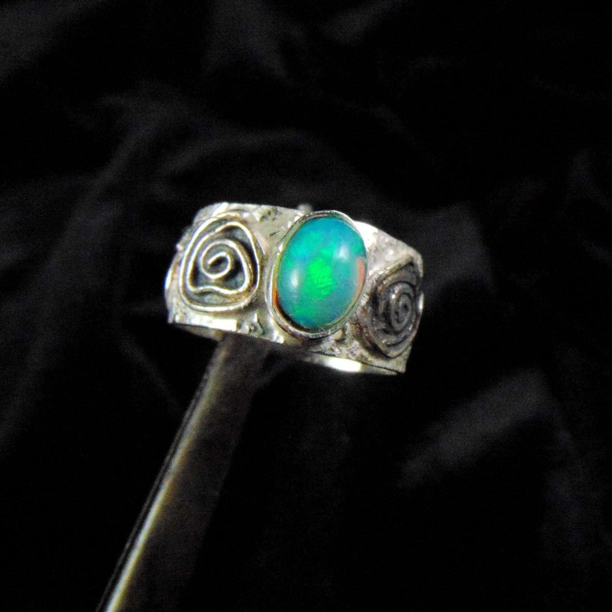 Obrączka Róże z Zielonym Opalem - EPIR Art Jewellery&Gemstone