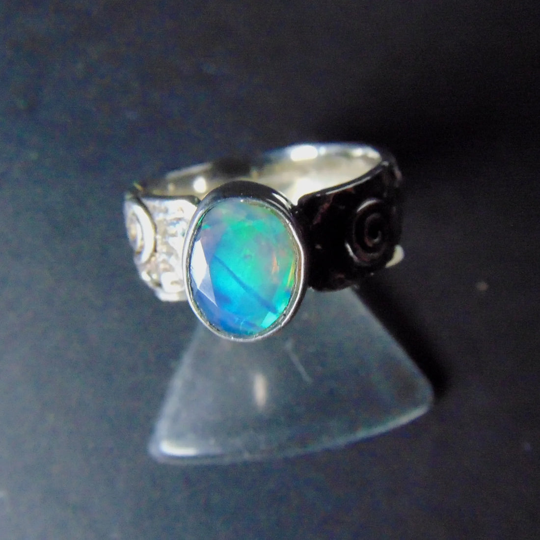 Obrączka z tęczowym opalem - EPIR Art Jewellery&Gemstone