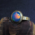 Pierścionek na kutej obrączce z wielokolorowym opalem - EPIR Art Jewellery&Gemstone
