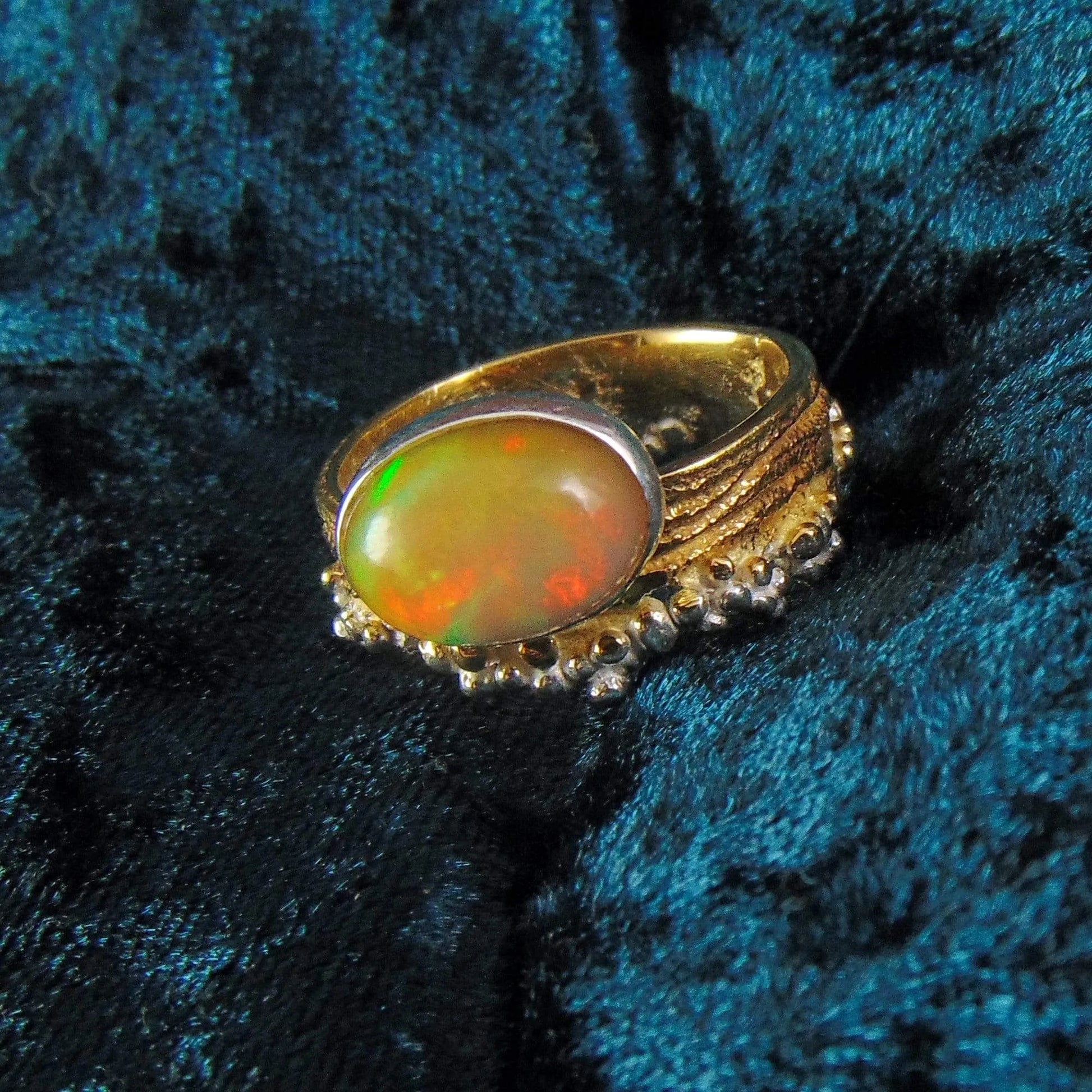 Pierścionek pozłacany z zielono- pomarańczowym opalem - EPIR Art Jewellery&Gemstone