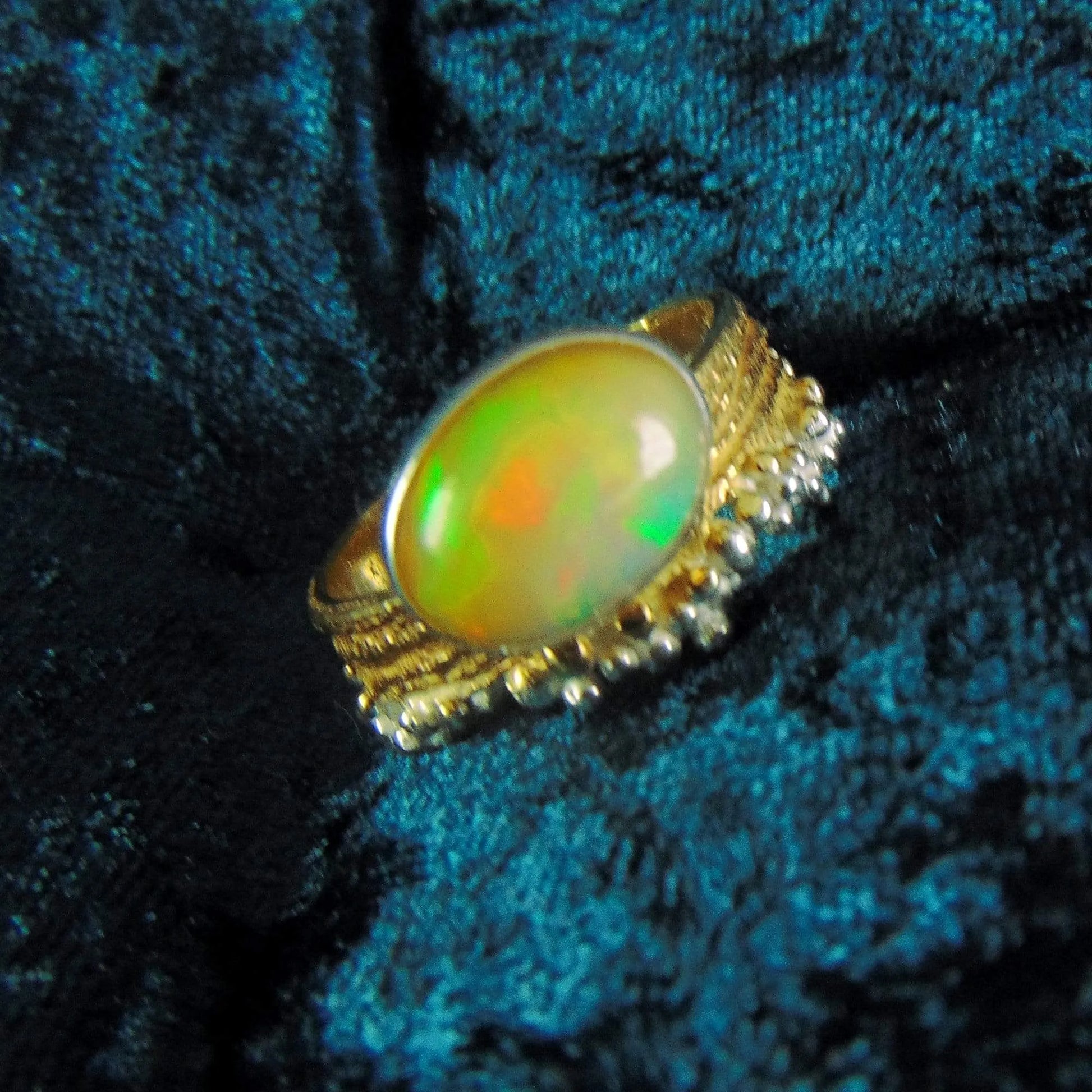 Pierścionek pozłacany z zielono- pomarańczowym opalem - EPIR Art Jewellery&Gemstone