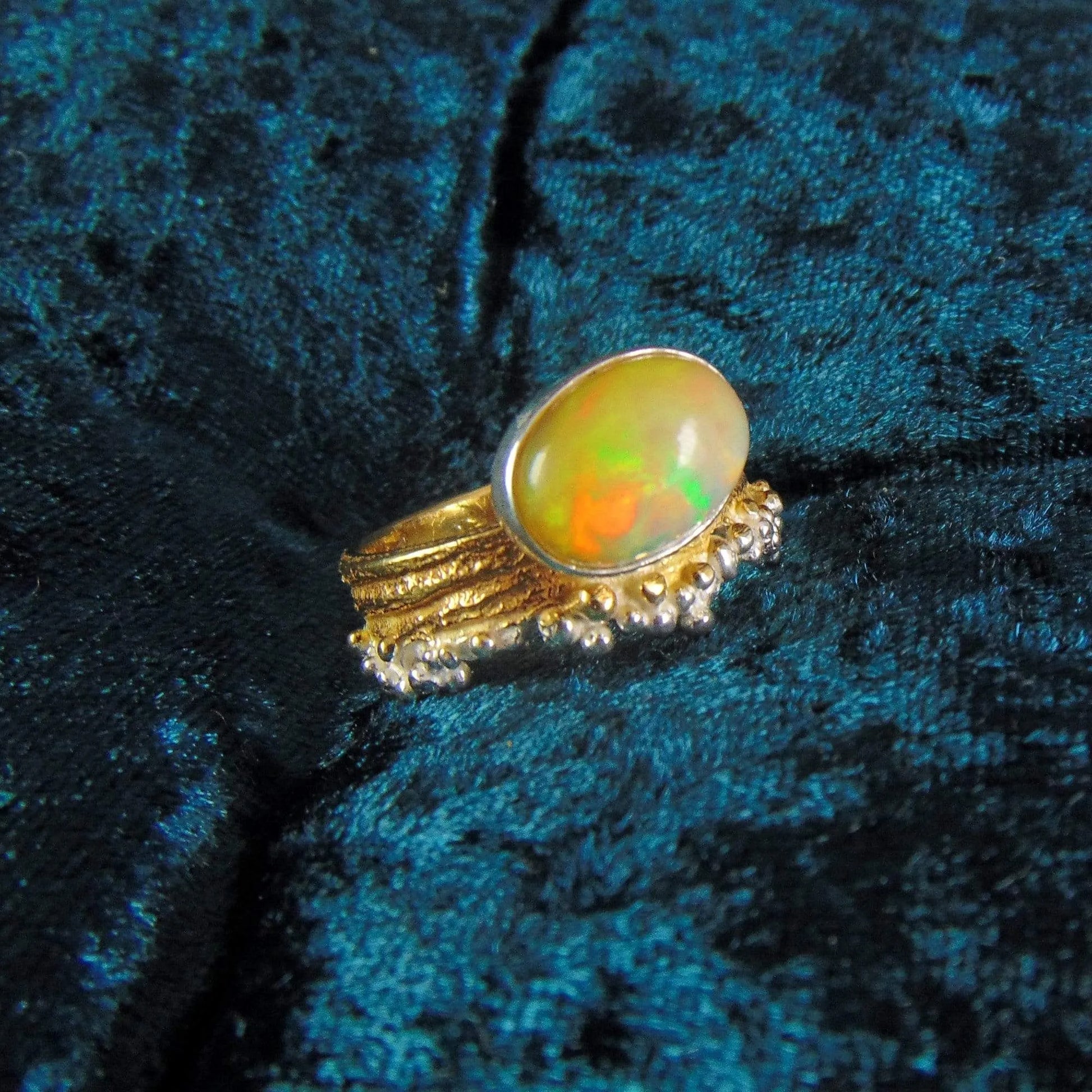 Pierścionek pozłacany z zielono- pomarańczowym opalem - EPIR Art Jewellery&Gemstone