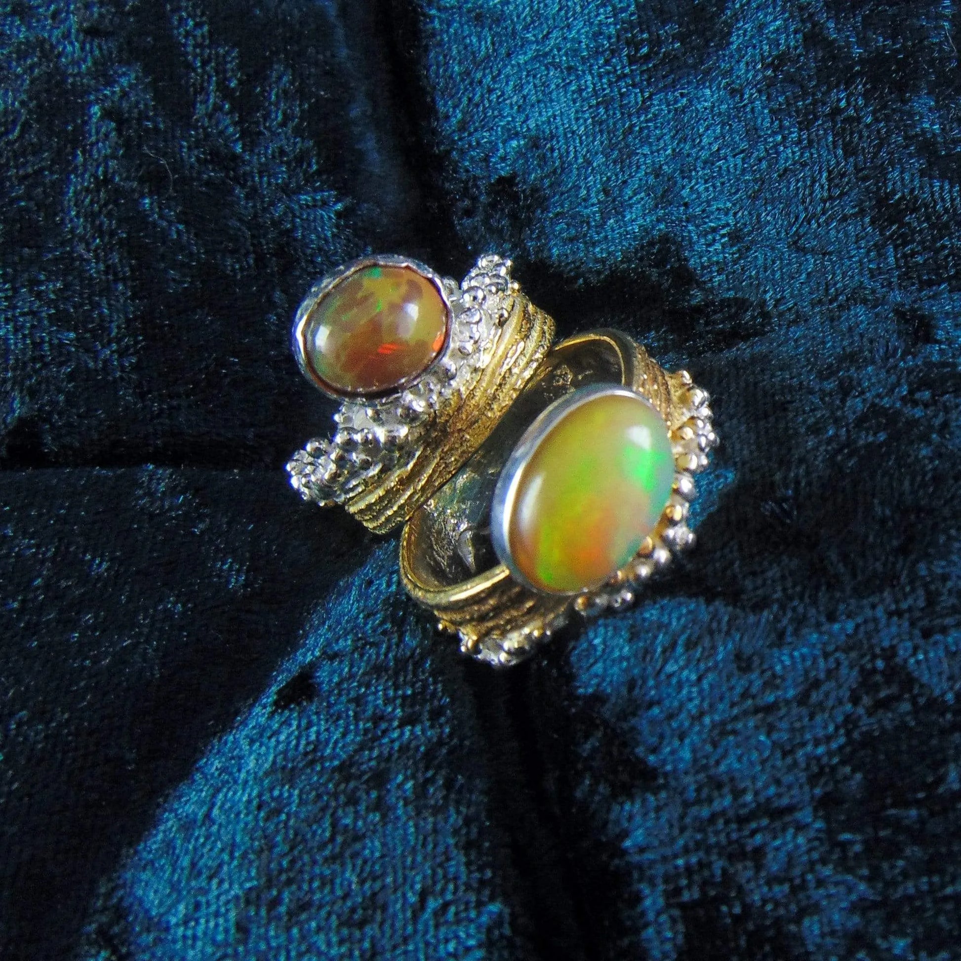 Pierścionek pozłacany z zielono- pomarańczowym opalem - EPIR Art Jewellery&Gemstone