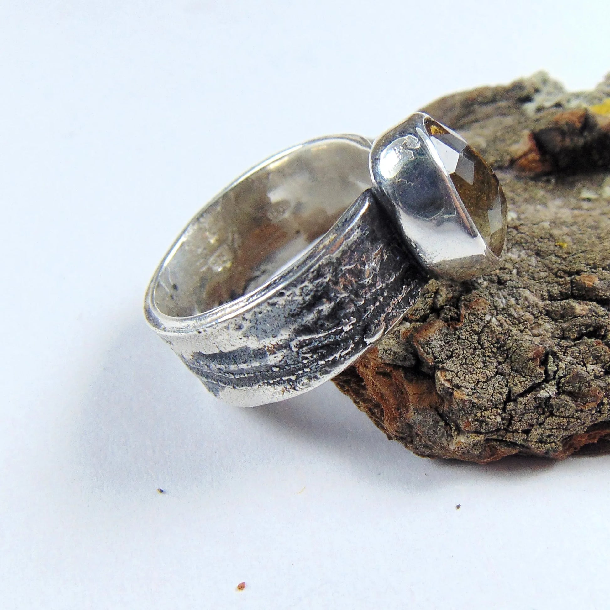 Szeroka obrączka srebrna z fasetowanym cytrynem - EPIR Art Jewellery&Gemstone