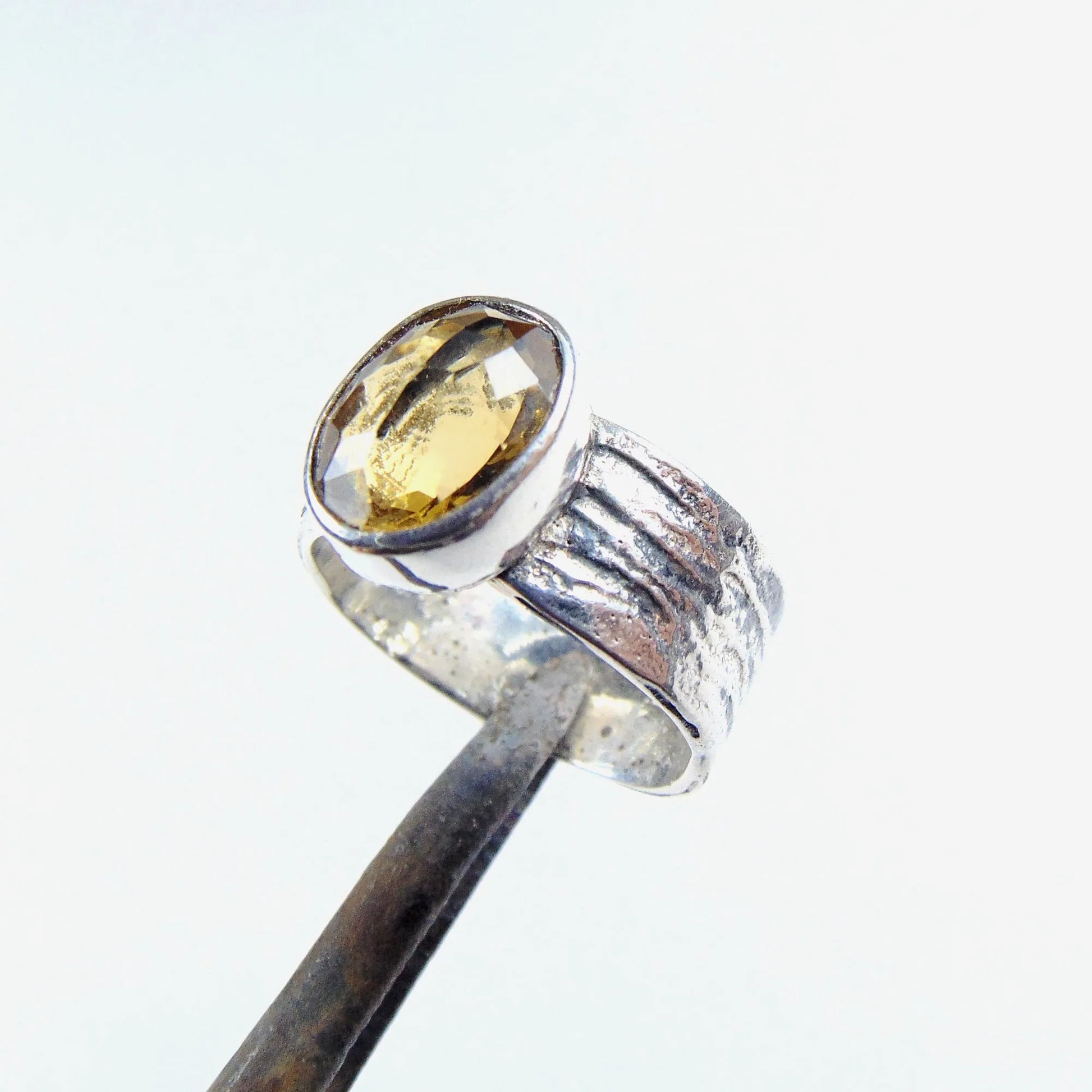 Szeroka obrączka srebrna z fasetowanym cytrynem - EPIR Art Jewellery&Gemstone