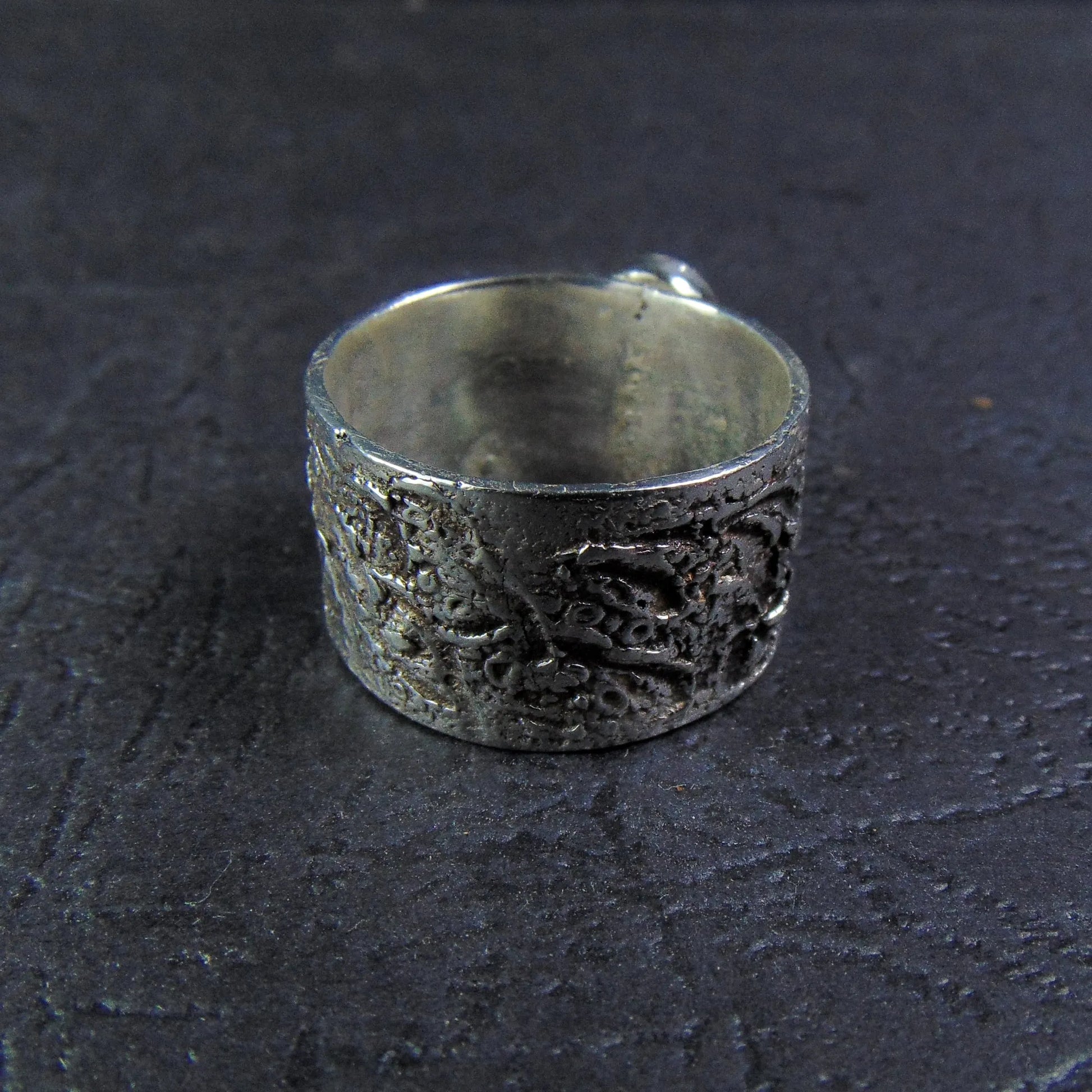 Szeroka obrączka z wielokolorowym opalem - EPIR Art Jewellery&Gemstone