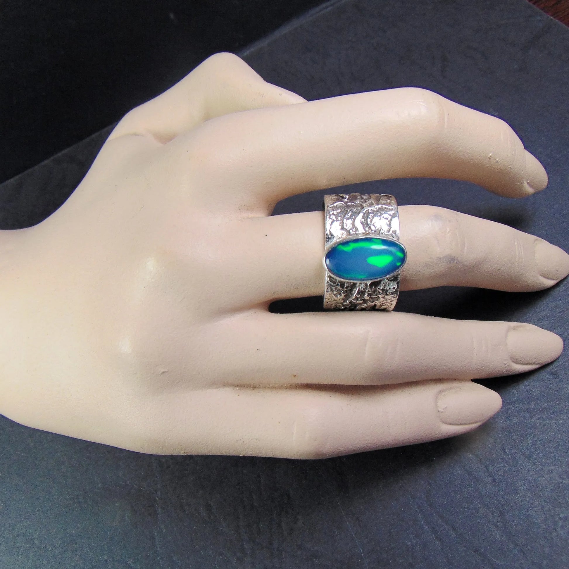 Szeroka obrączka z wielokolorowym opalem - EPIR Art Jewellery&Gemstone