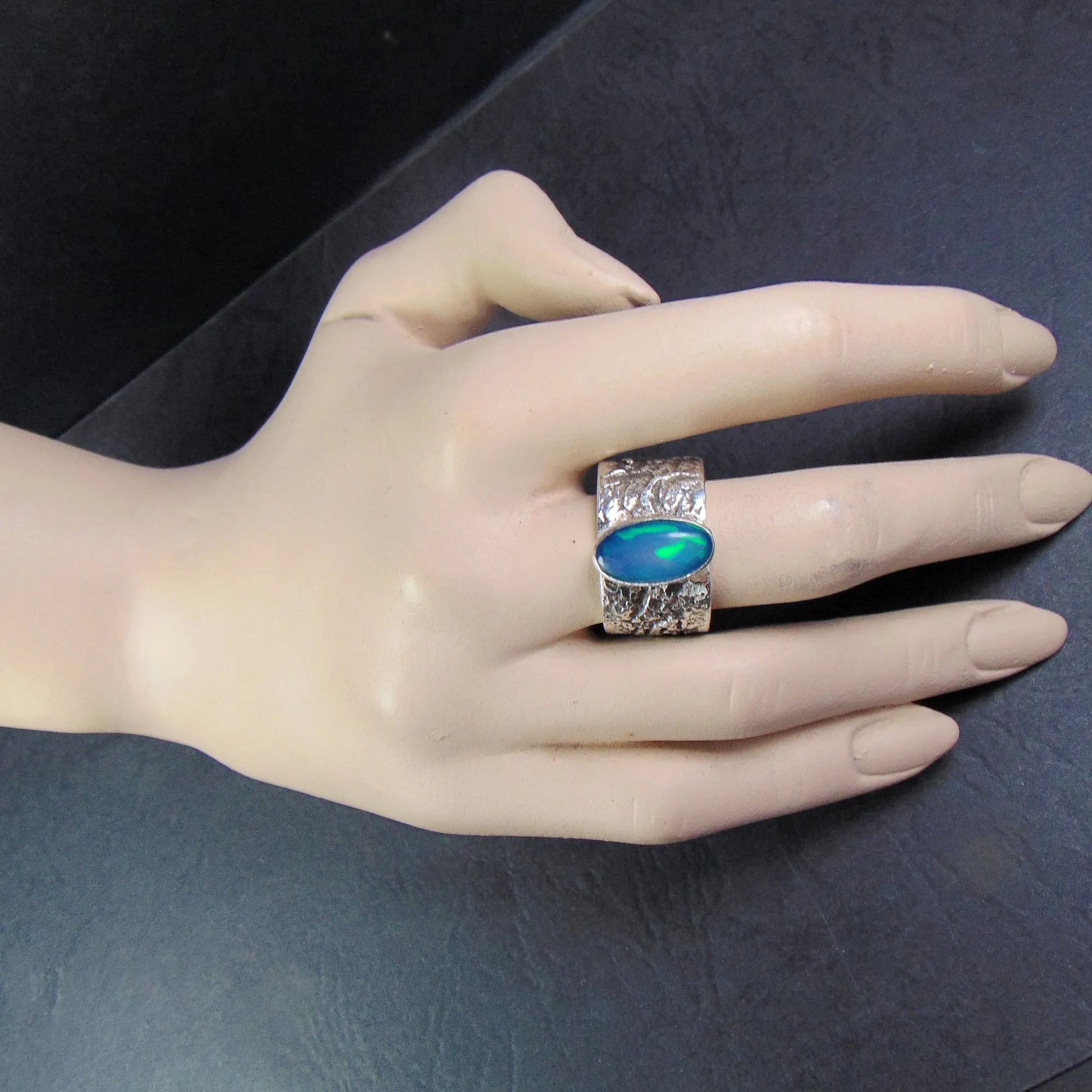 Szeroka obrączka z wielokolorowym opalem - EPIR Art Jewellery&Gemstone