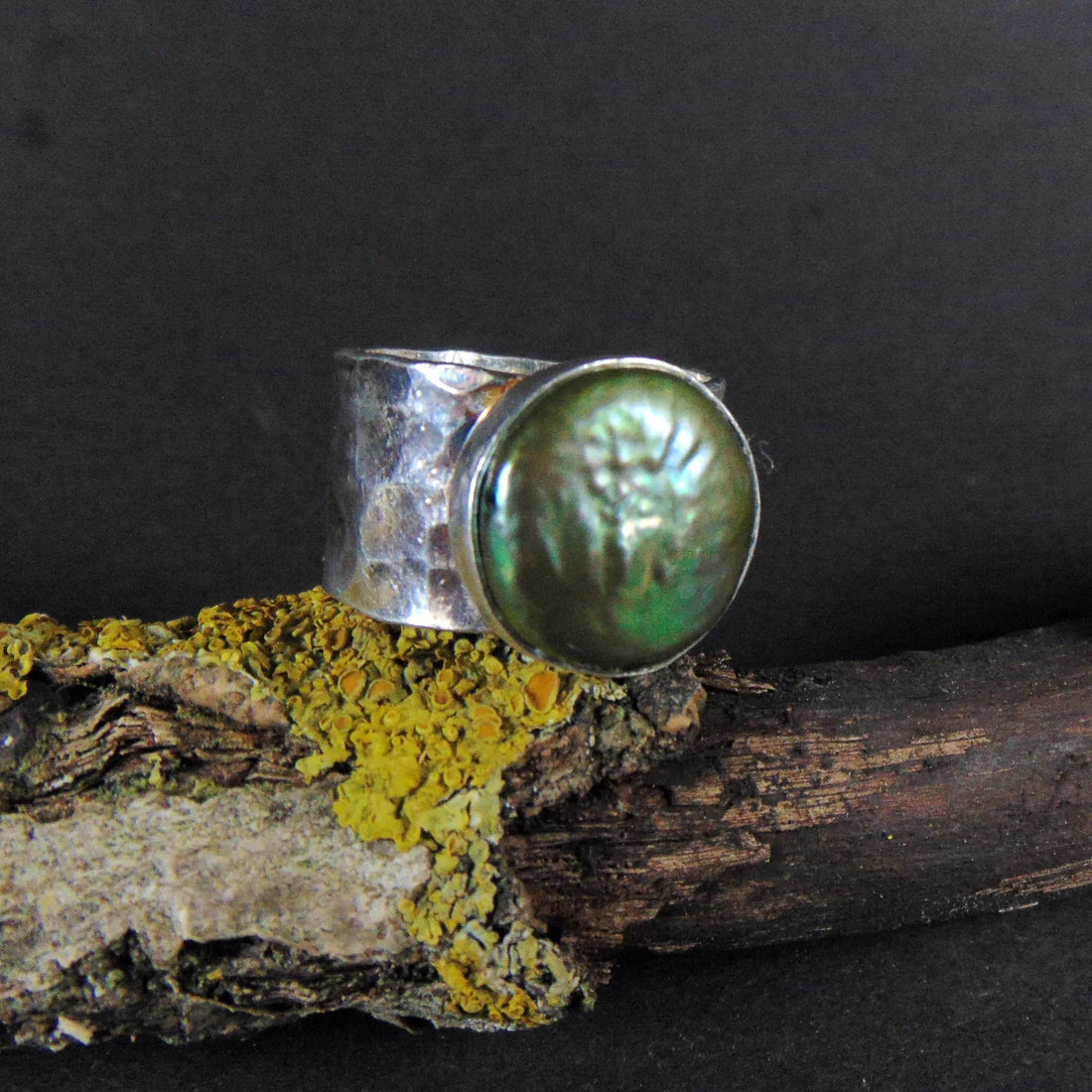 Szeroka obrączka z zieloną perłą - EPIR Art Jewellery&Gemstone