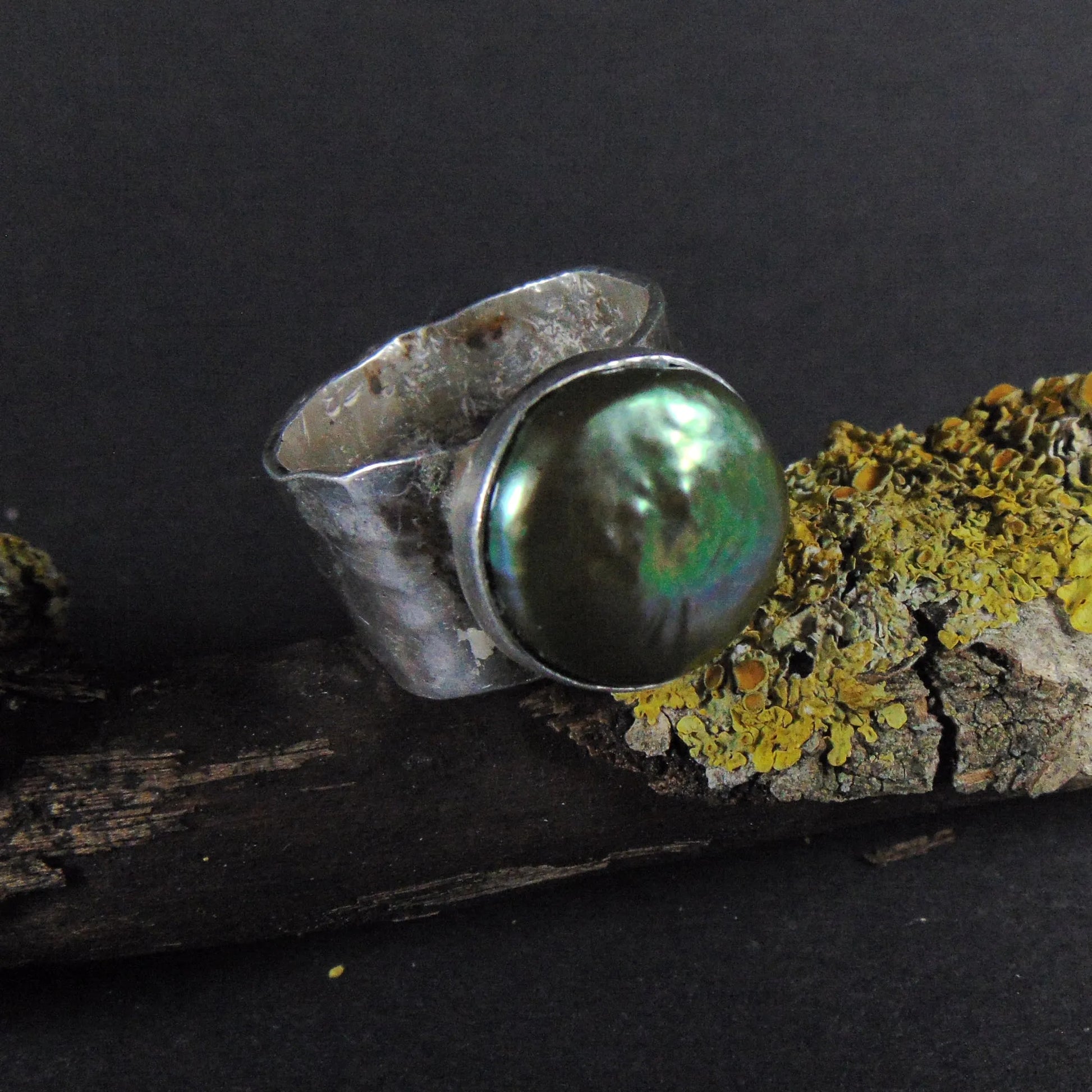 Szeroka obrączka z zieloną perłą - EPIR Art Jewellery&Gemstone