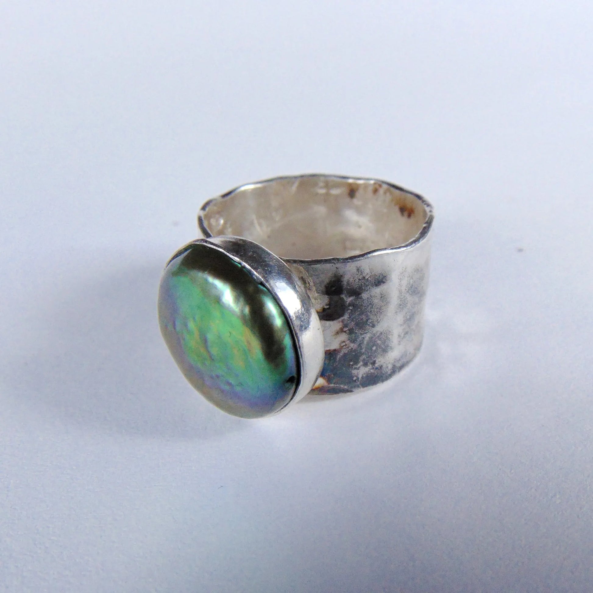 Szeroka obrączka z zieloną perłą - EPIR Art Jewellery&Gemstone