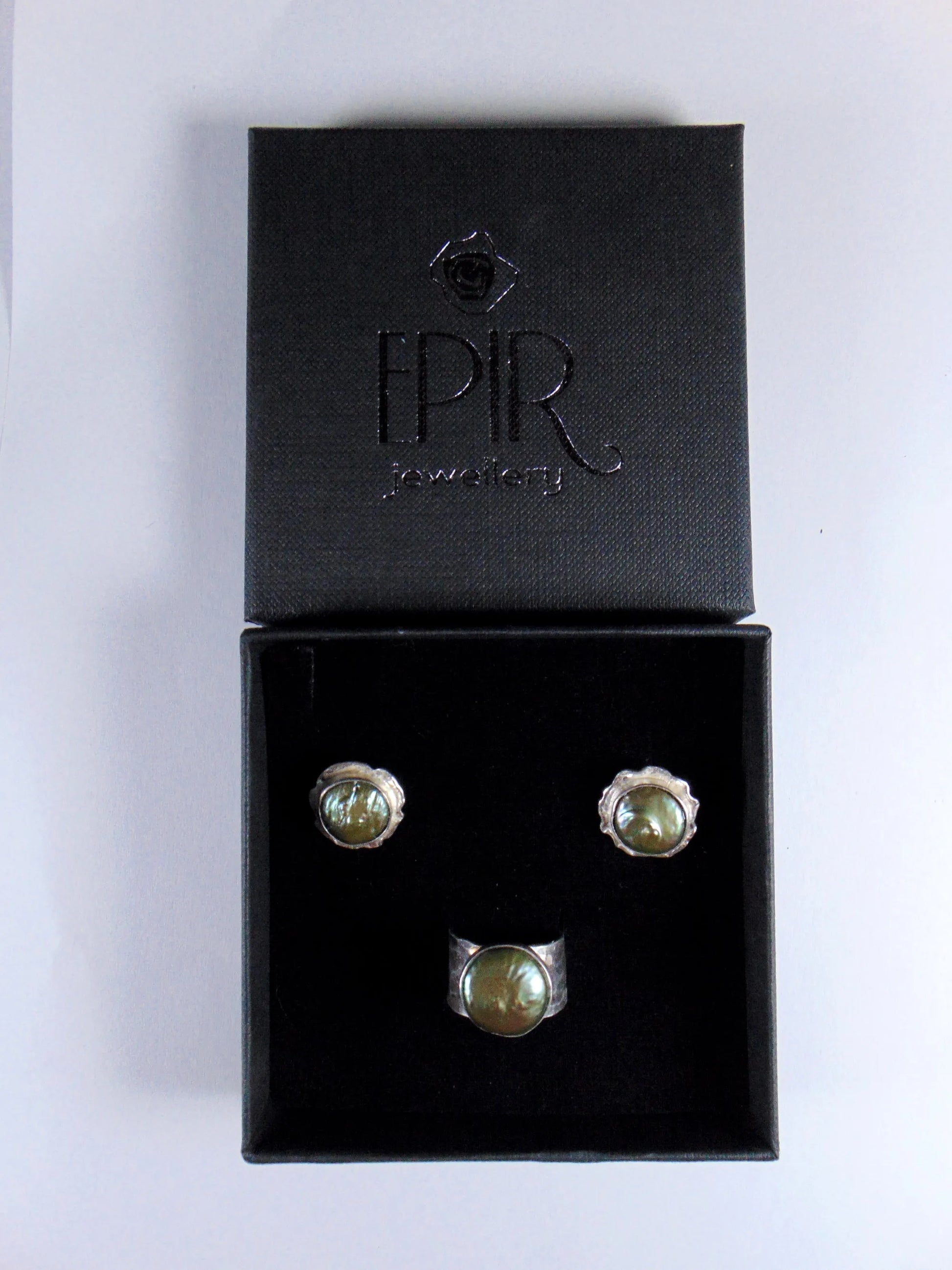 Szeroka obrączka z zieloną perłą - EPIR Art Jewellery&Gemstone