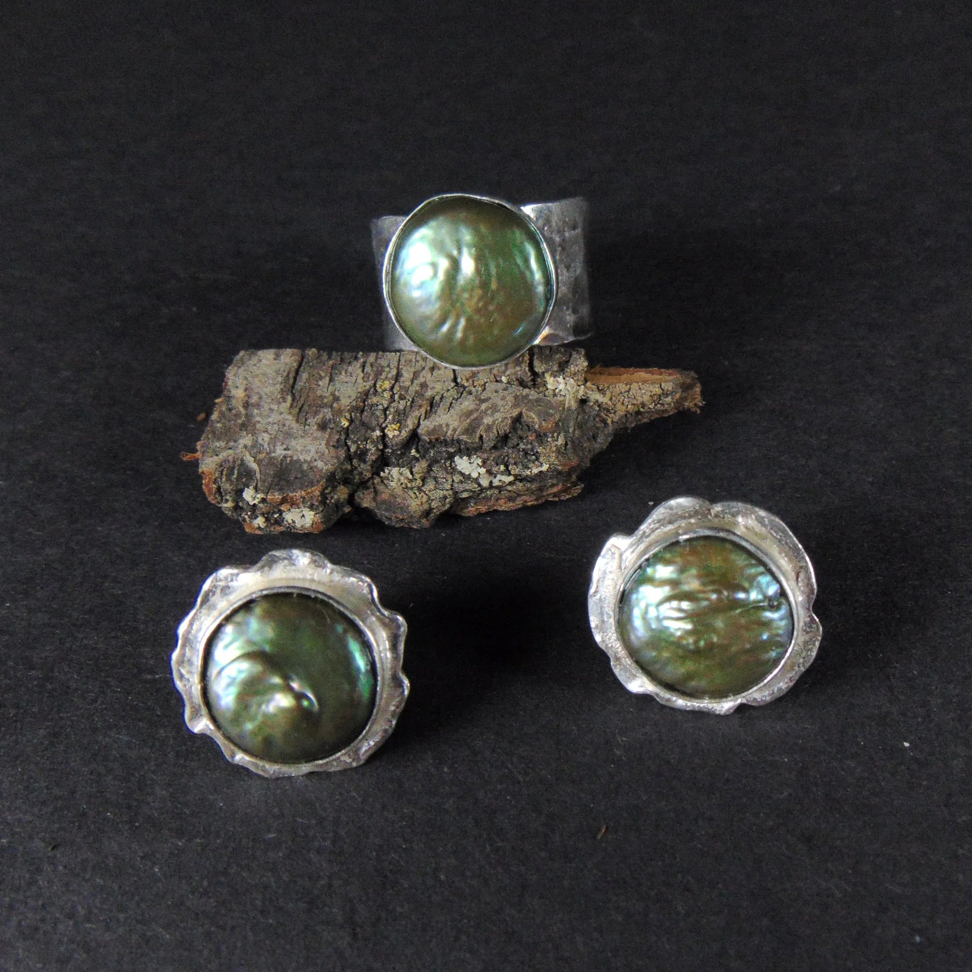 Szeroka obrączka z zieloną perłą - EPIR Art Jewellery&Gemstone