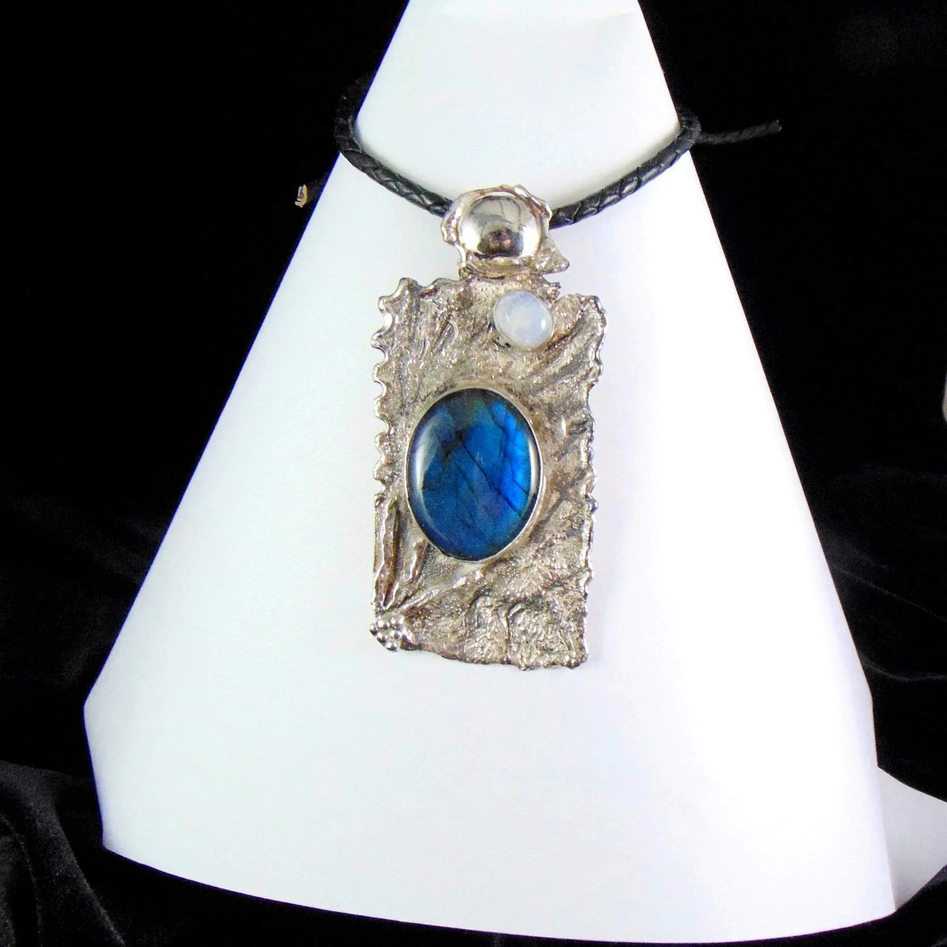 Tajemnicze Jezioro Labradorytu - EPIR Art Jewellery&Gemstone