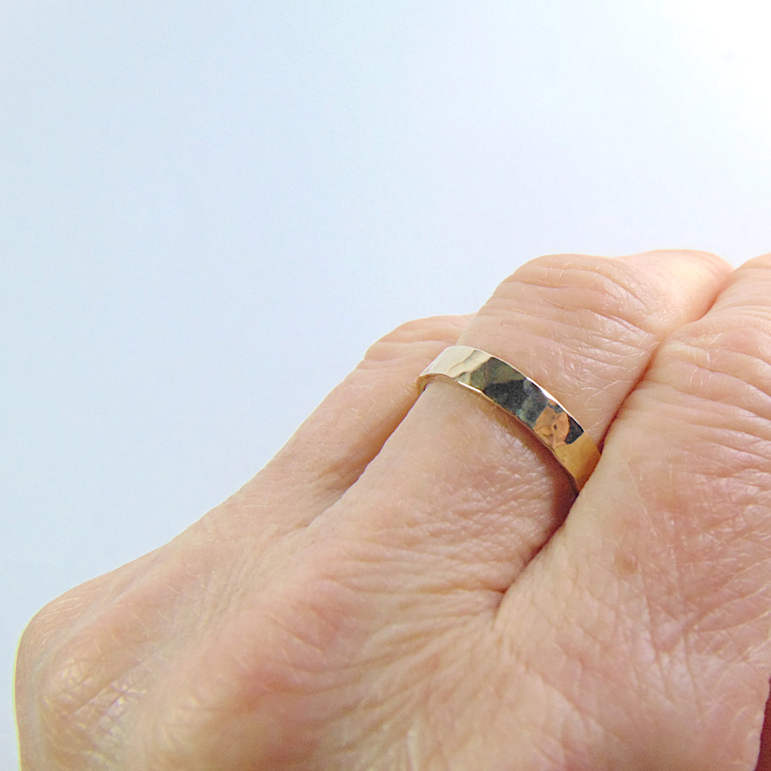 Obrączka złota młotkowana