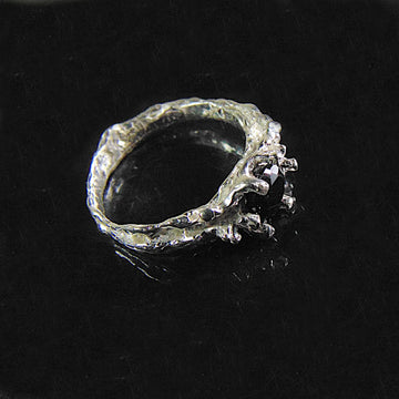 Srebrny Pierścionek z Czarnym Turmalinem – Organiczne Echa Rafy Koralowej