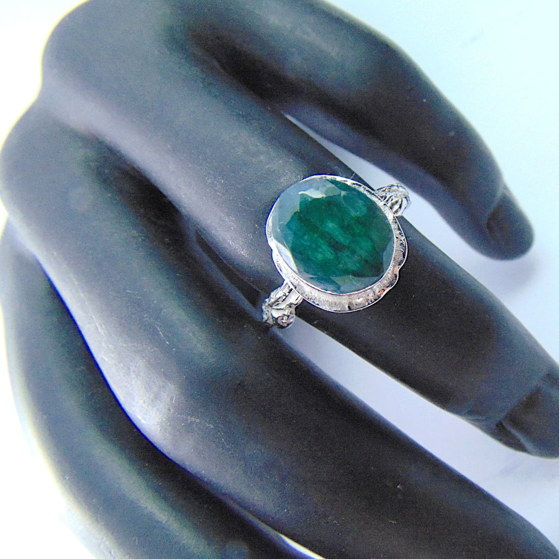 Pierścionek srebrny ze szmaragdem z Brazylii