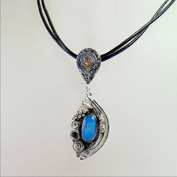 Srebrny Wisior Fantazyjny z Niebieskim Opalem