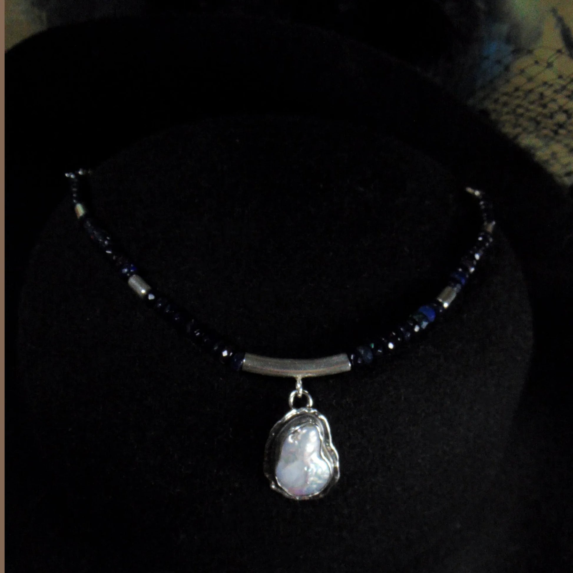 Naszyjnik z czarnych opali z perłą barokową - EPIR Art Jewellery&Gemstone