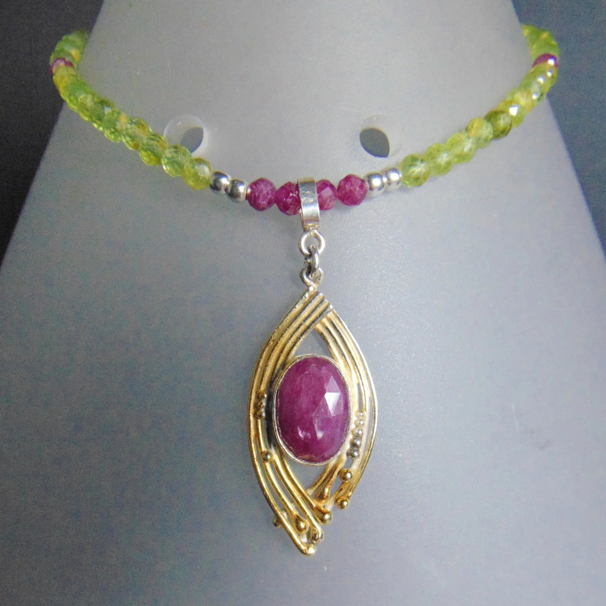 Naszyjnik z rubinem i perydotami - EPIR Art Jewellery&Gemstone