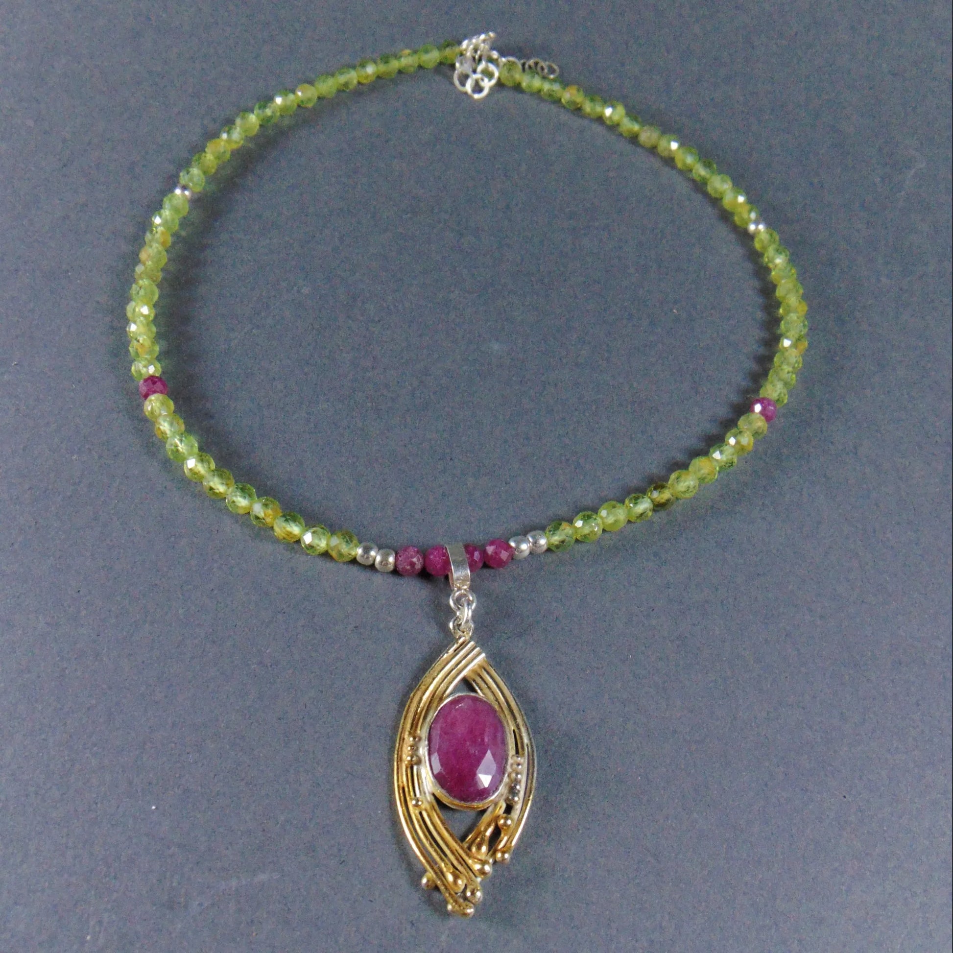 Naszyjnik z rubinem i perydotami - EPIR Art Jewellery&Gemstone