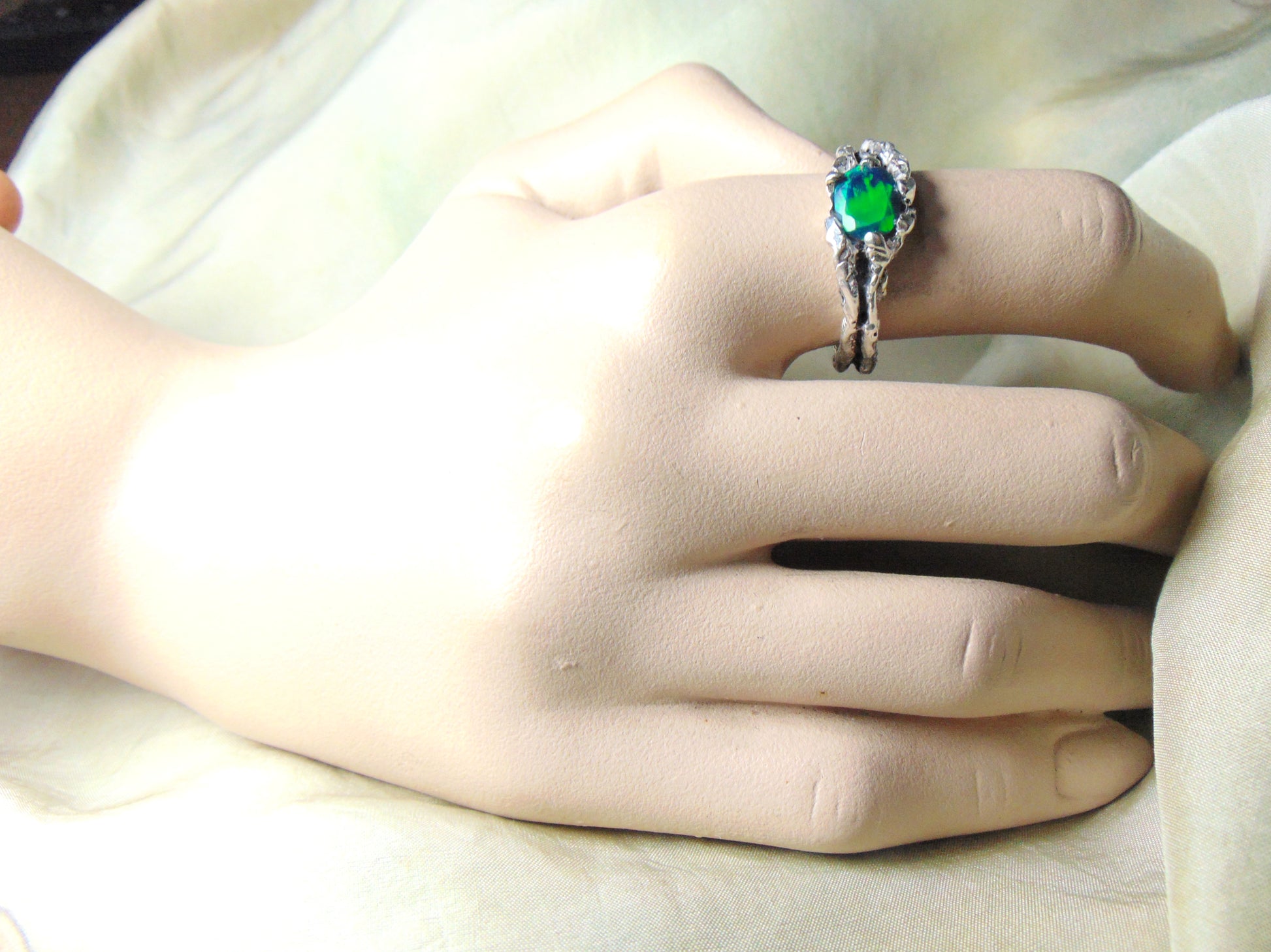 Pierścionek "Gałązka" z czarno-zielonym opalem - EPIR Art Jewellery&Gemstone