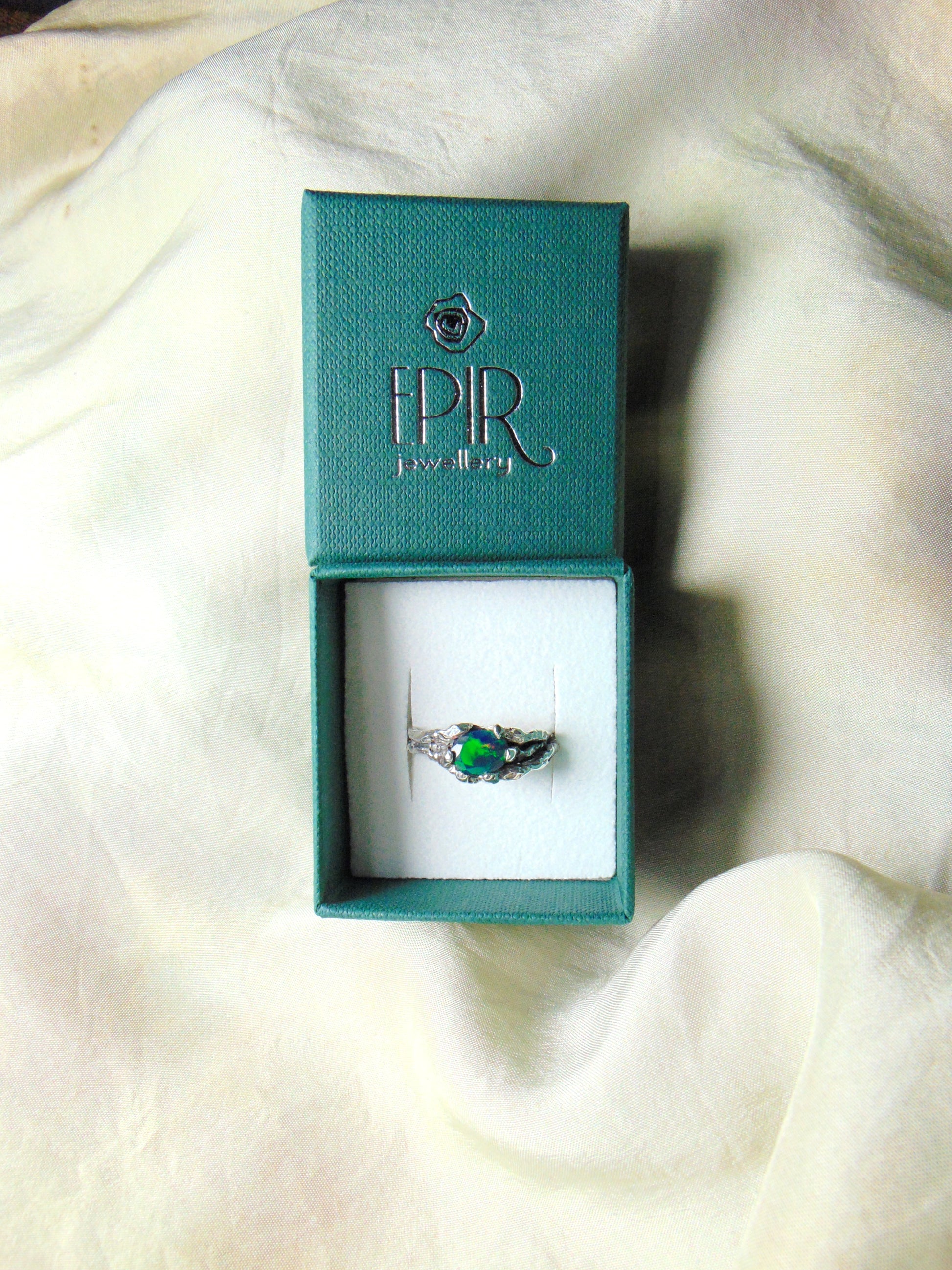 Pierścionek "Gałązka" z czarno-zielonym opalem - EPIR Art Jewellery&Gemstone