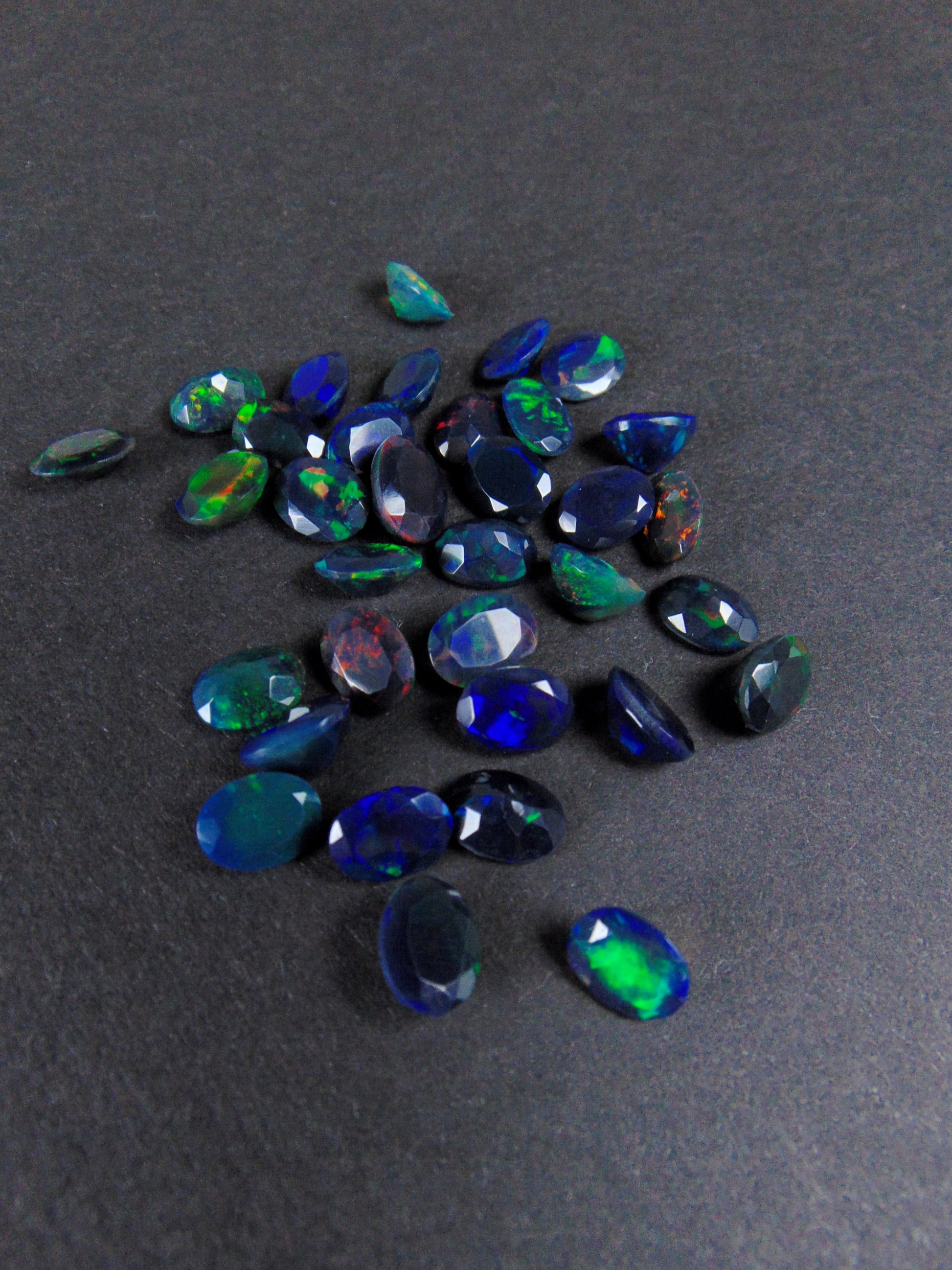 Pierścionek "Gałązka" z czarno-zielonym opalem - EPIR Art Jewellery&Gemstone