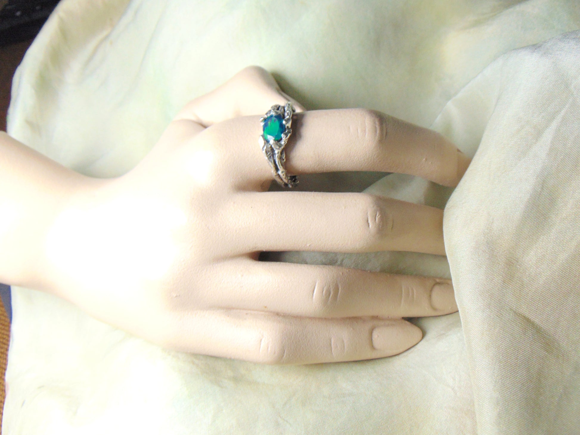 Pierścionek "Gałązka" z czarno-zielonym opalem - EPIR Art Jewellery&Gemstone
