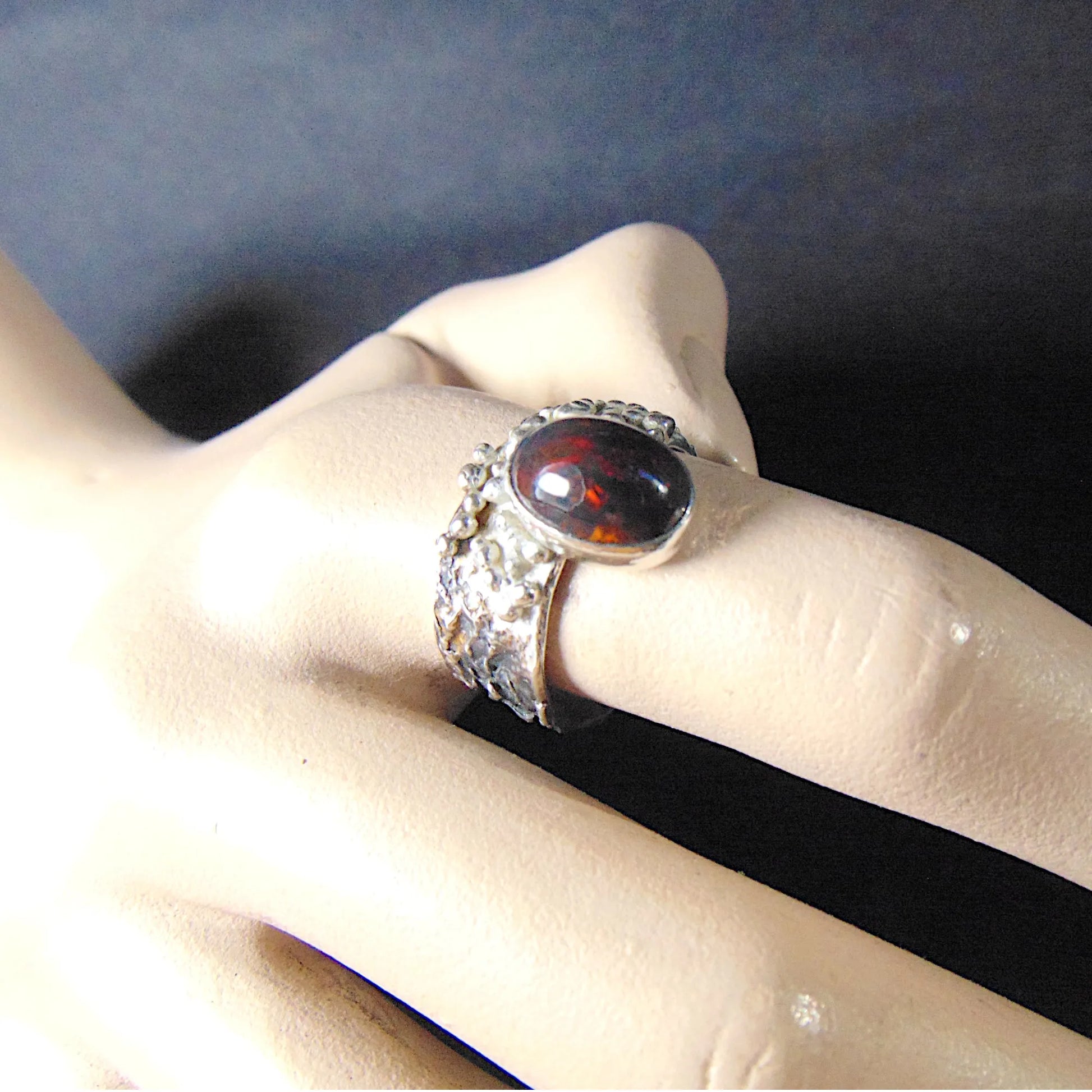 Pierścionek srebrny z owalnym czarnym opalem - EPIR Art Jewellery&Gemstone