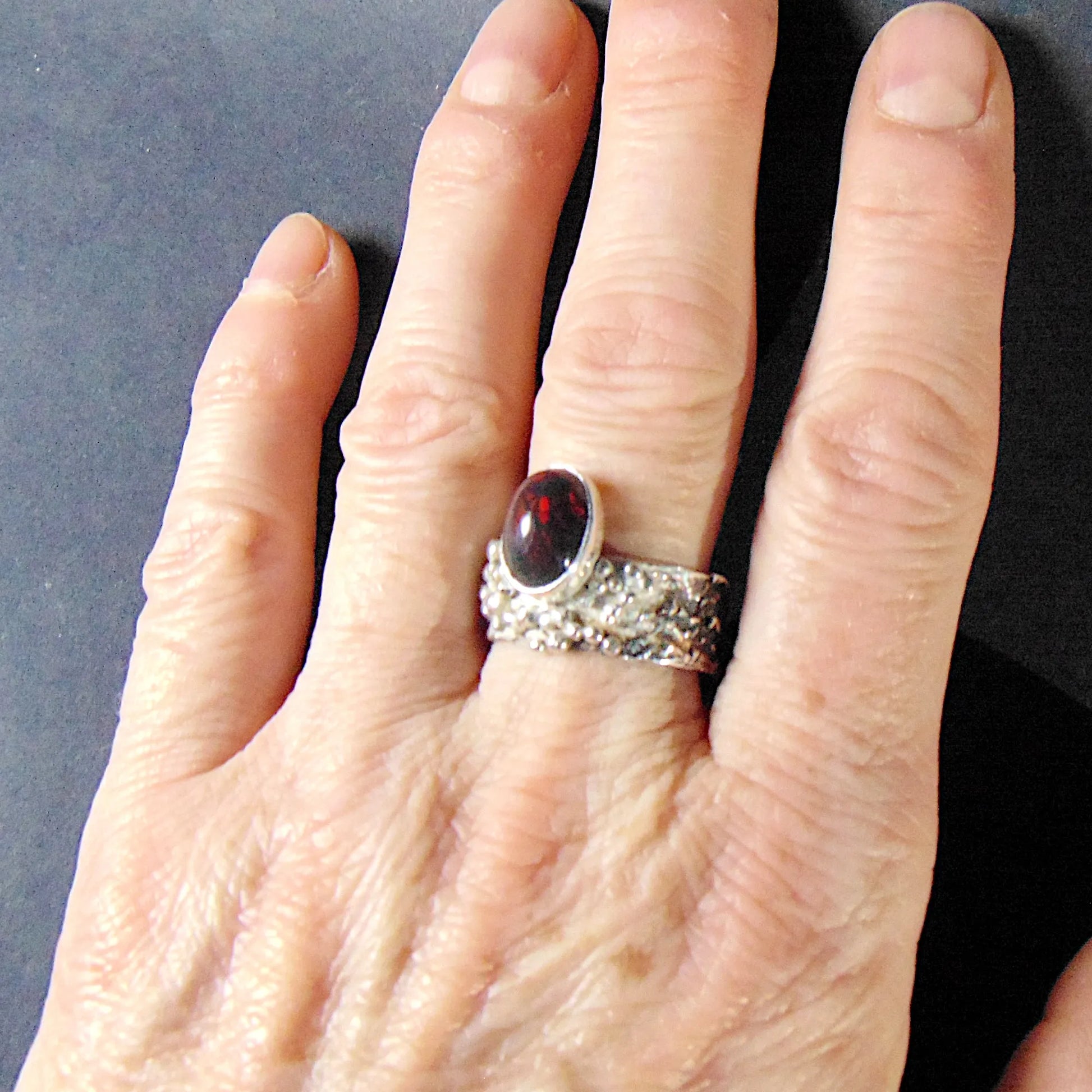 Pierścionek srebrny z owalnym czarnym opalem - EPIR Art Jewellery&Gemstone