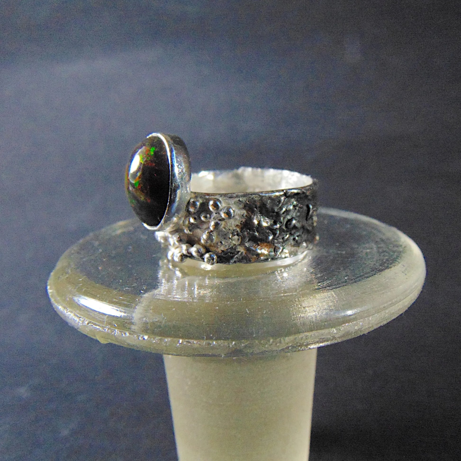 Pierścionek srebrny z owalnym czarnym opalem - EPIR Art Jewellery&Gemstone