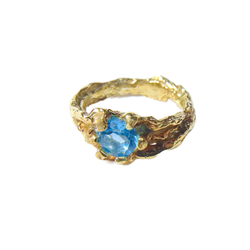 Pierścionek złoty z topazem swiss blue