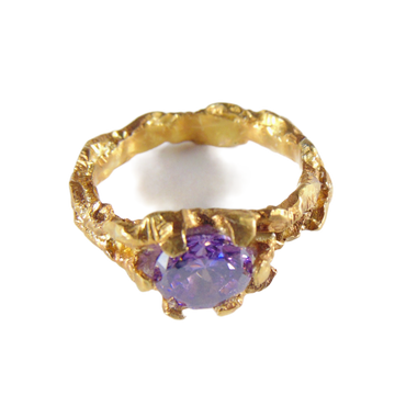 Pierścionek pozłacany z ametystem z kolekcji "Gałązki"