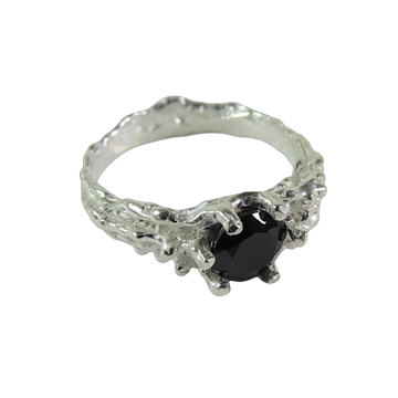 Srebrny Pierścionek z Czarnym Turmalinem – Organiczne Echa Rafy Koralowej